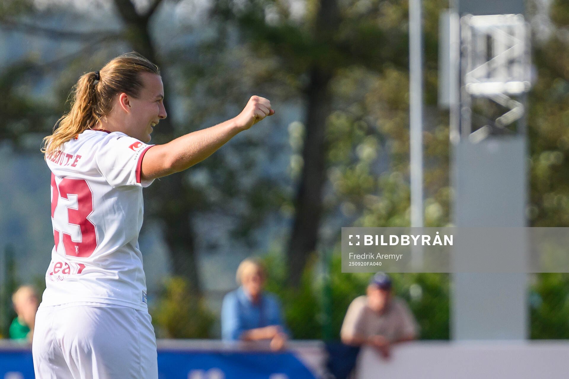 Malmö FFs målskytt Sara Kanutte Sørensen Fornes jublar