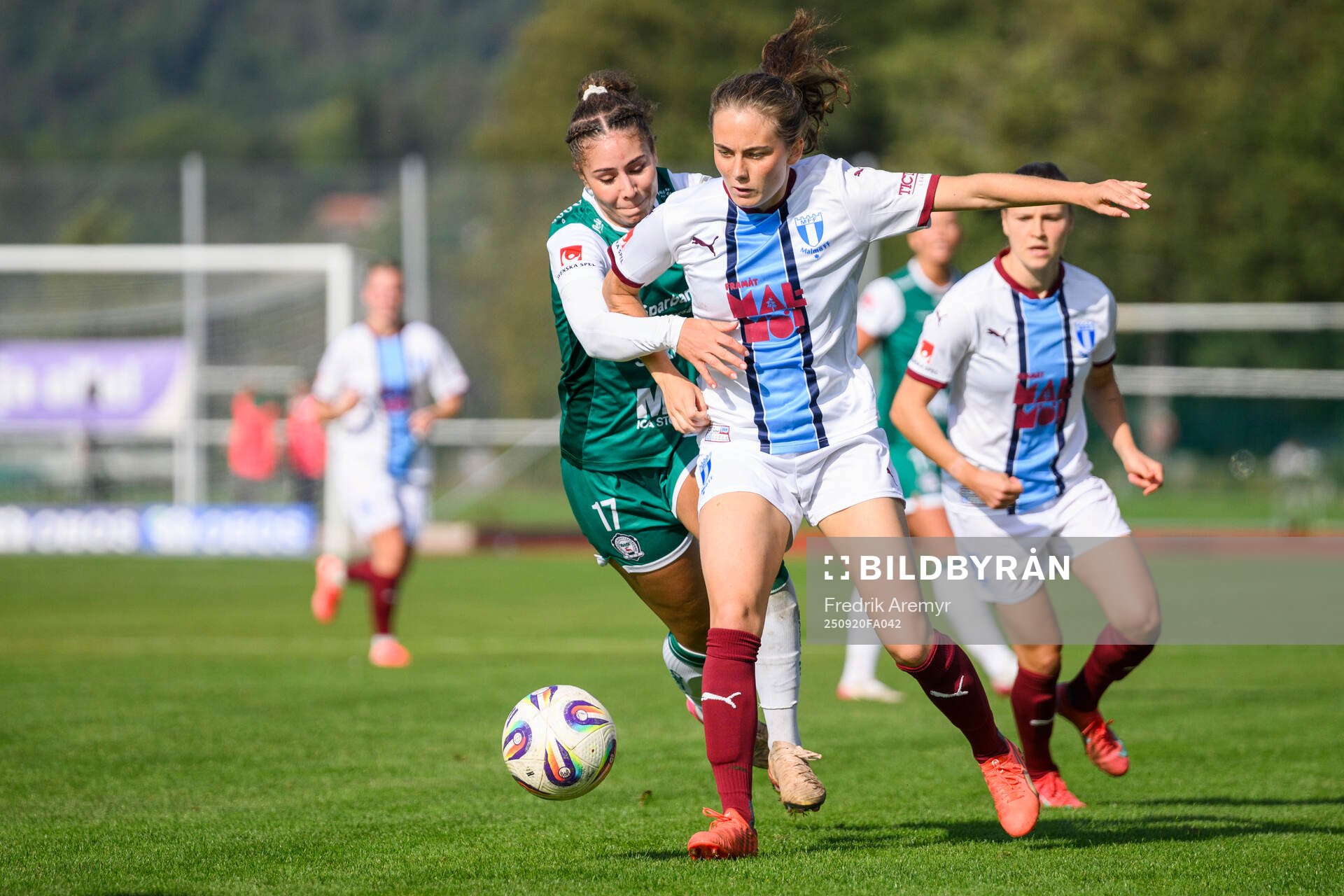 Alingsås Julia Elvbo  och Malmö FFs Matilda Kristell