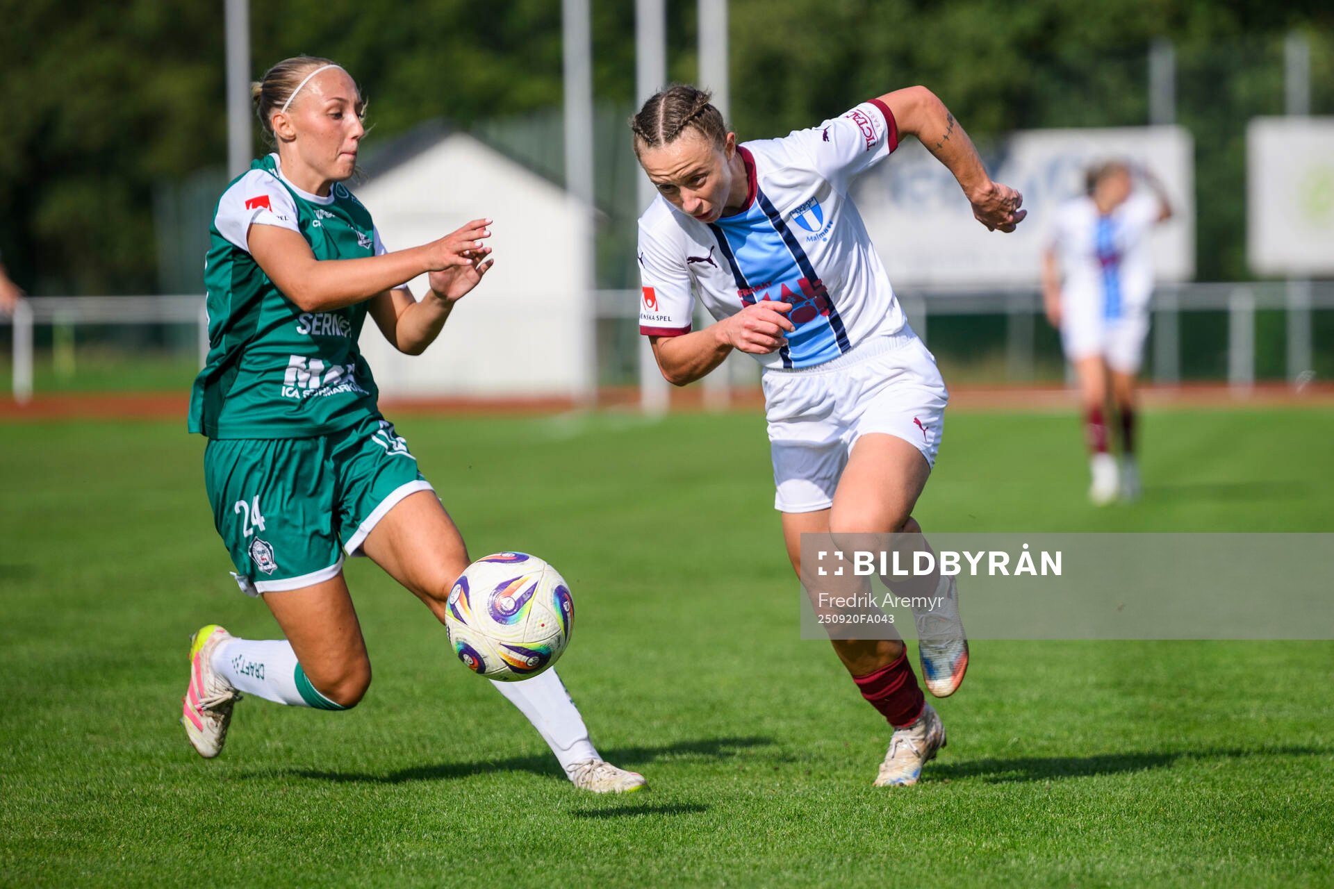 Alingsås Saga Fredgren  och Malmö FFs Miljana Ivanovic