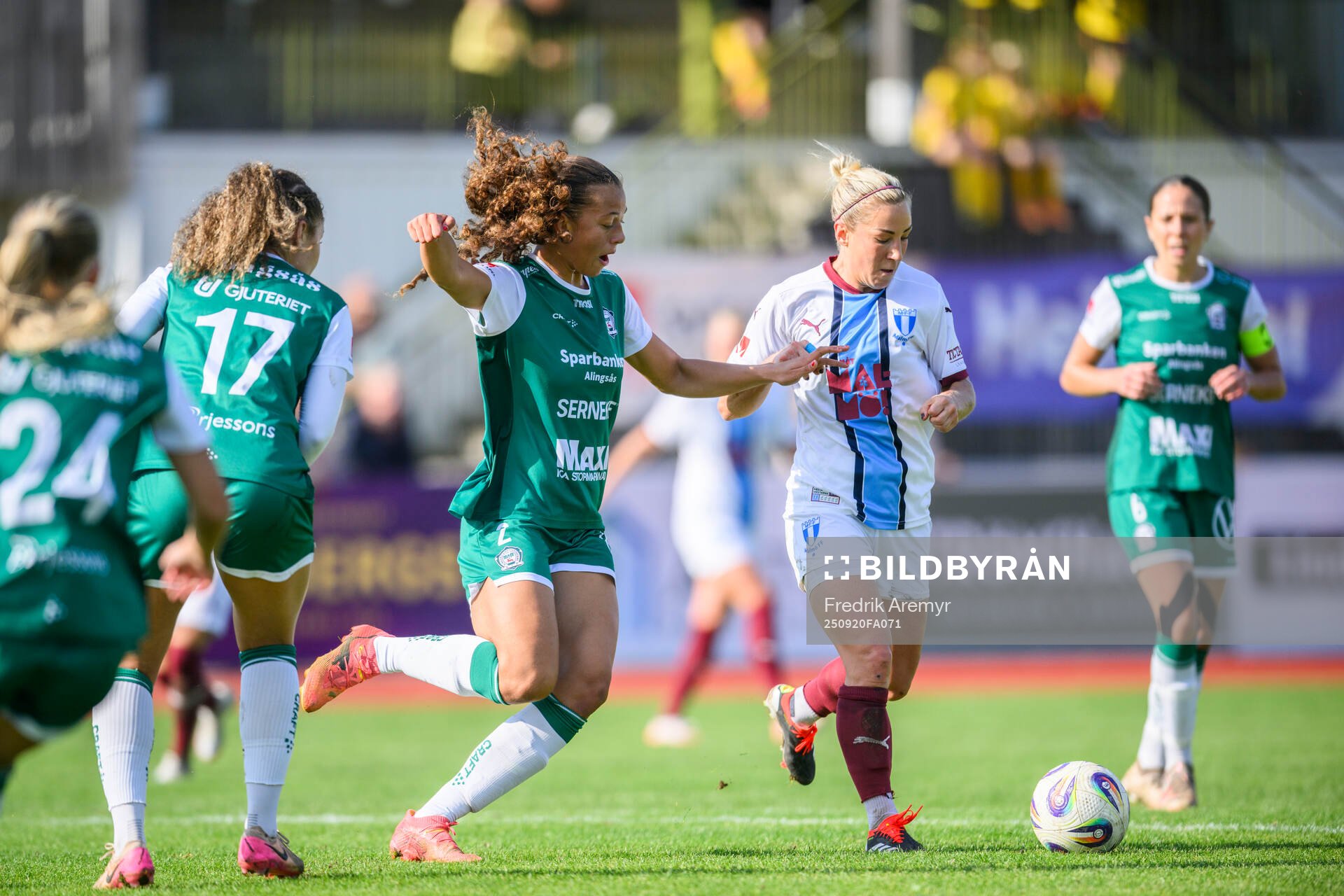 Alingsås Malva Larsson och Malmö FFs Mia Persson