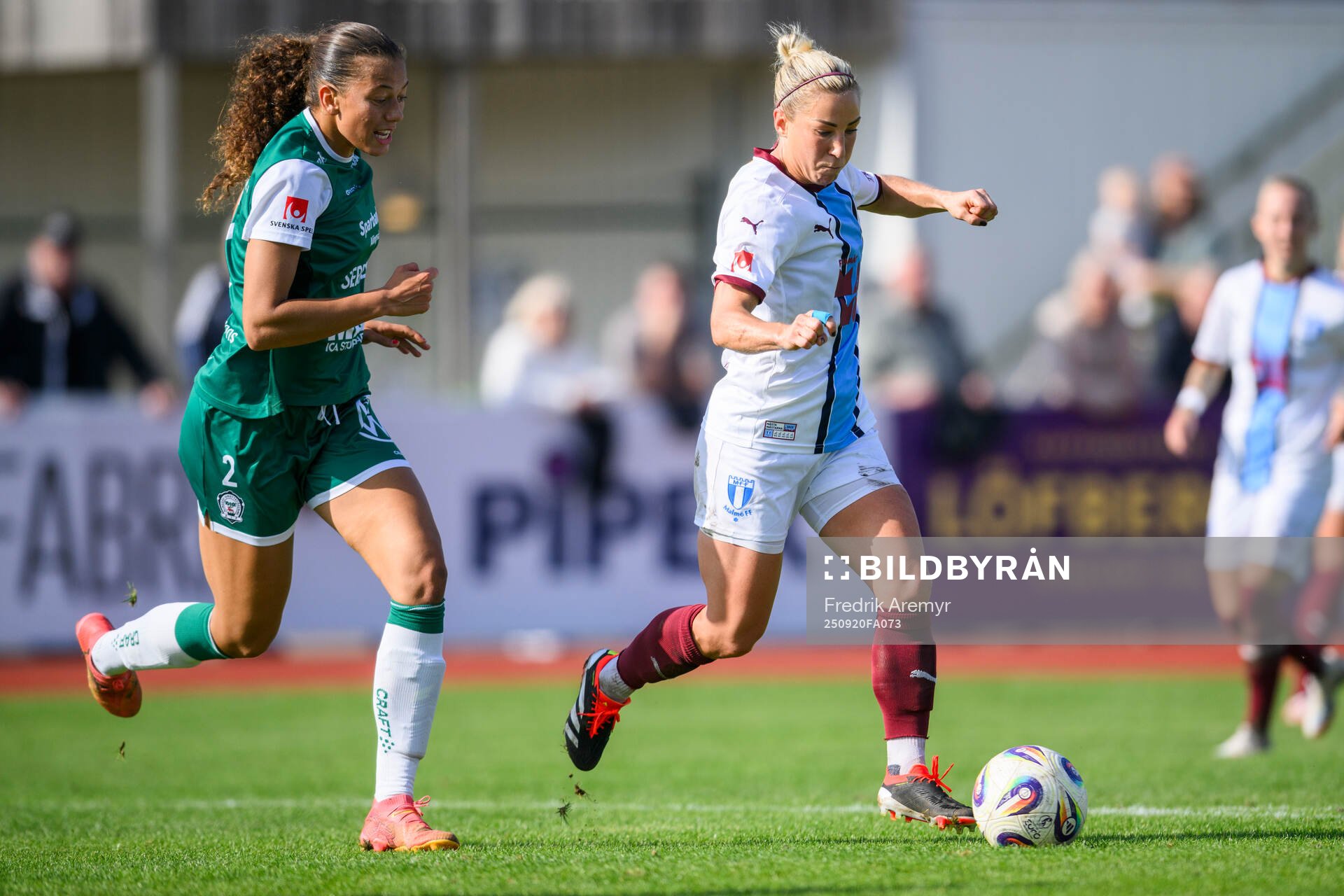 Alingsås Malva Larsson och Malmö FFs Mia Persson