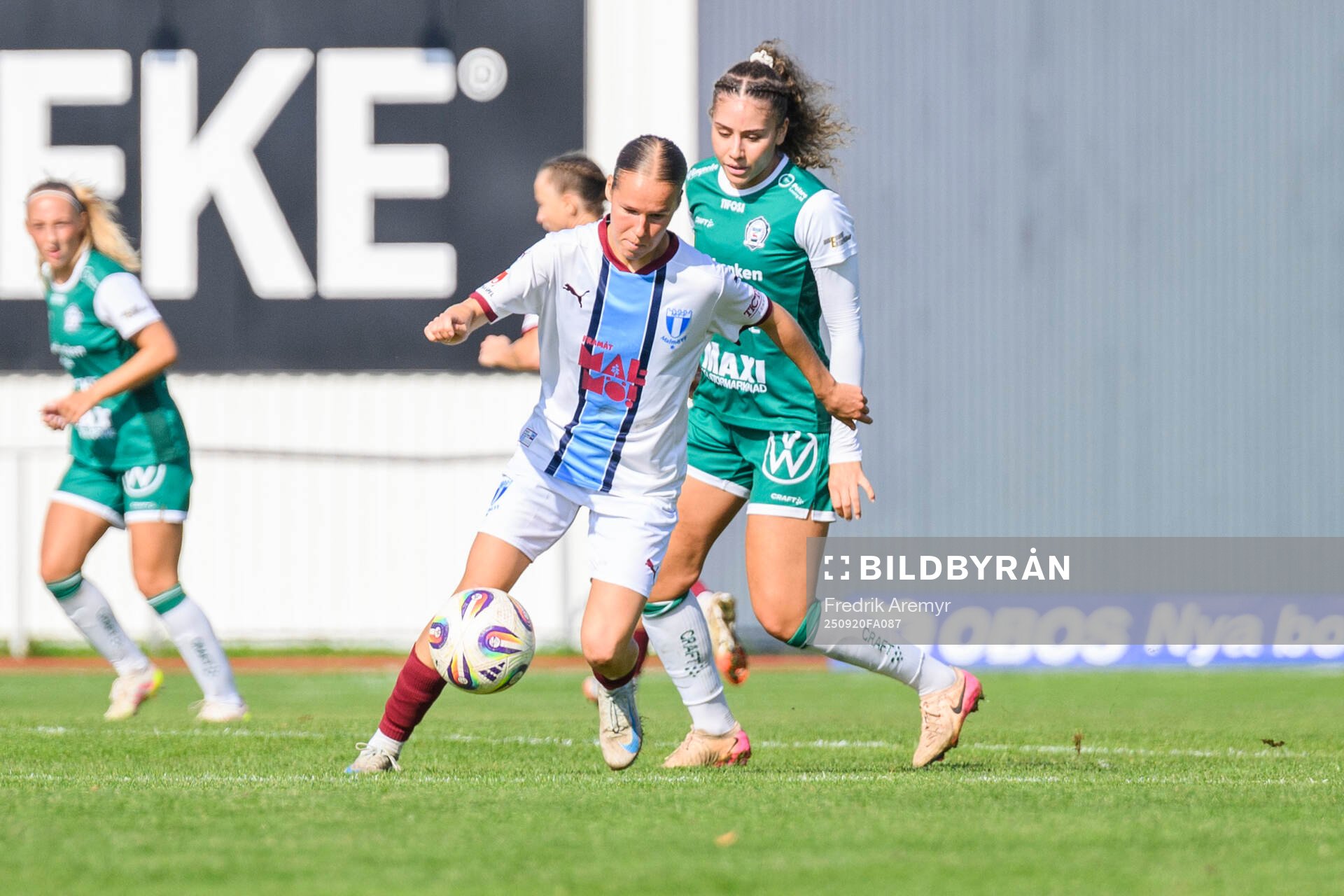 Malmö FFs Karoline Olesen och Alingsås Julia Elvbo