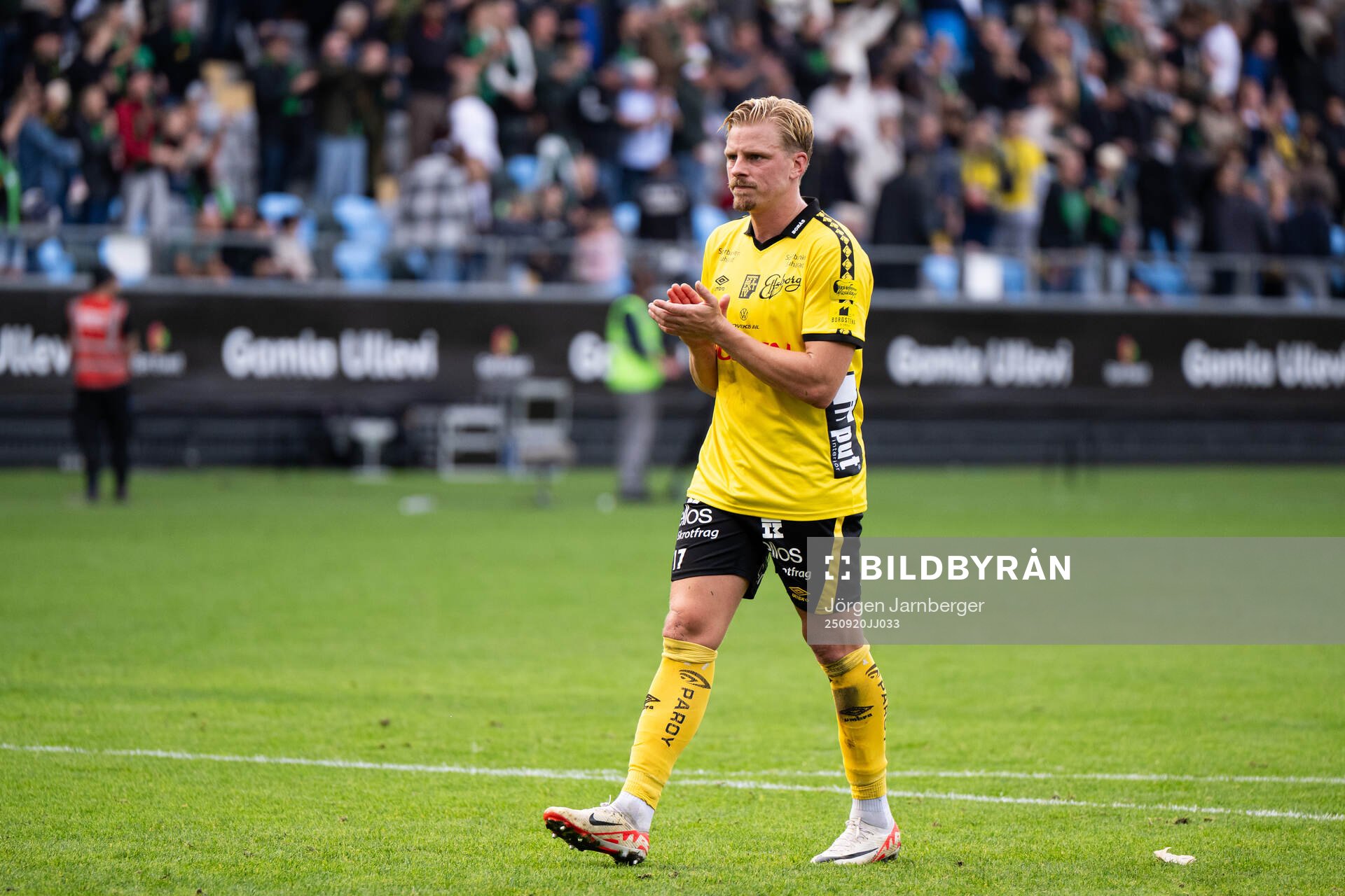 Elfsborgs Per Frick tackar supportrarna
