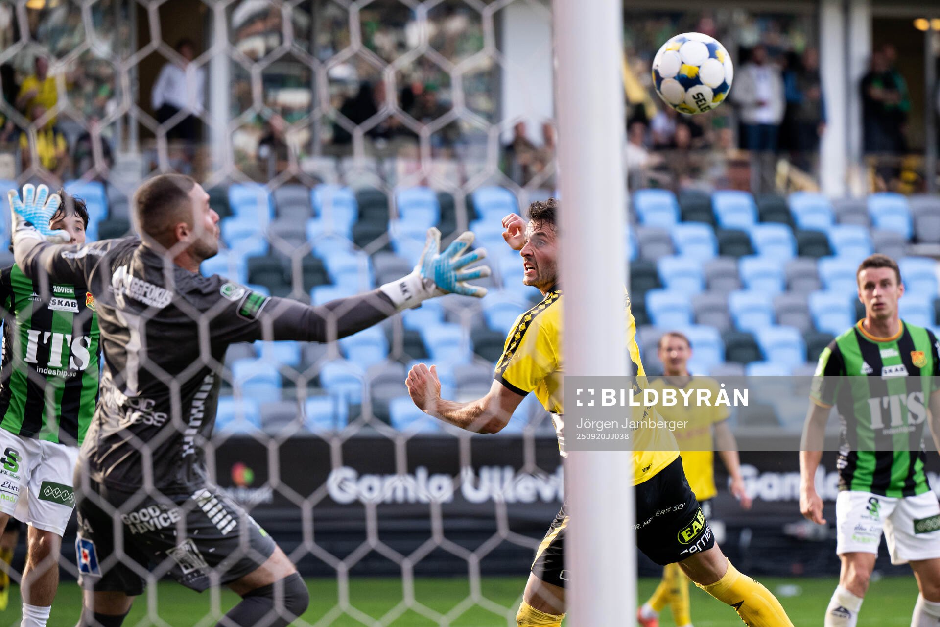 GAISs målvakt Mergim Krasniqi och Elfsborgs Daniel Granli
