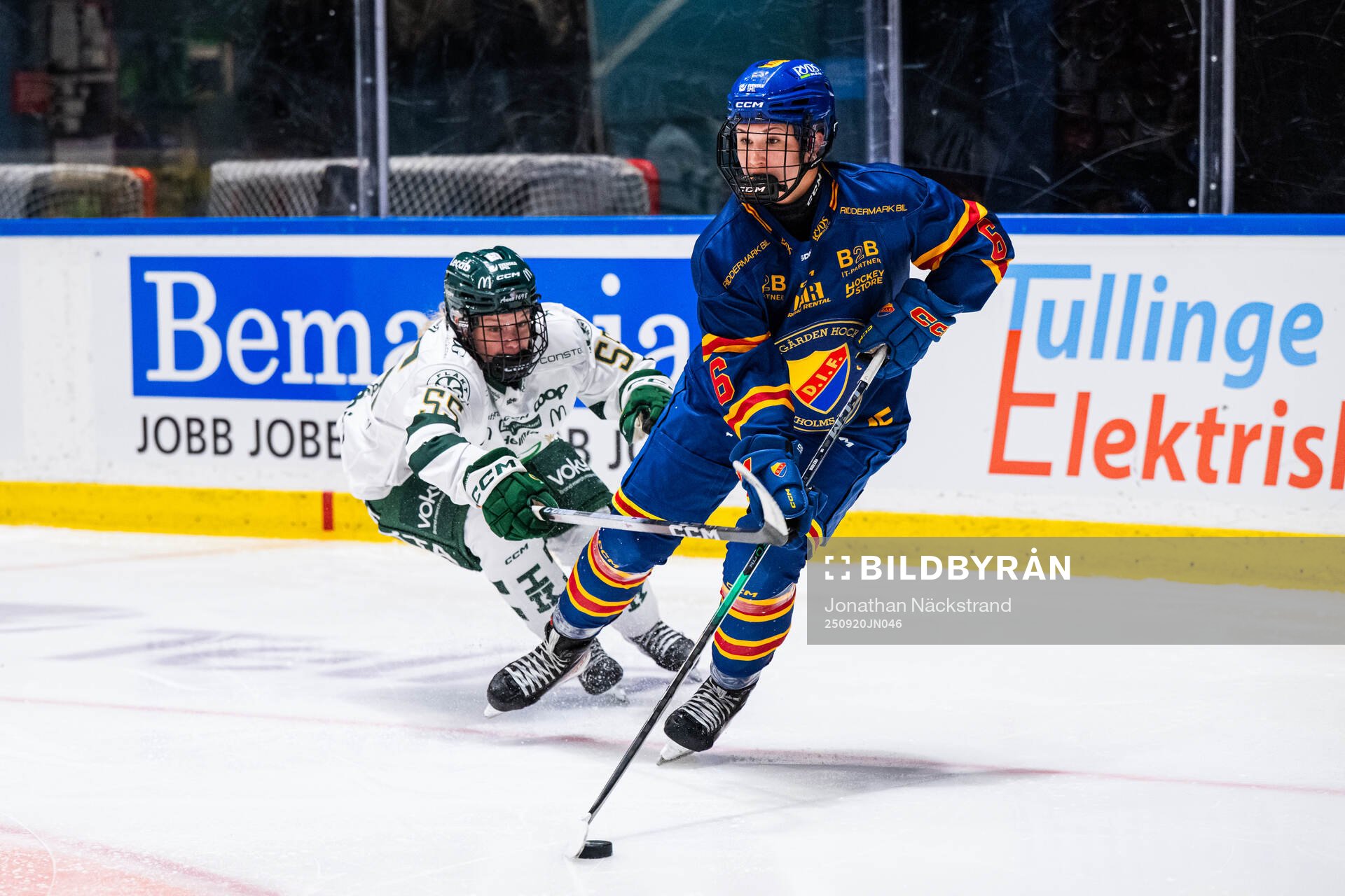 Färjestads Nova Ryen och Djurgårdens Linda Vocetkova