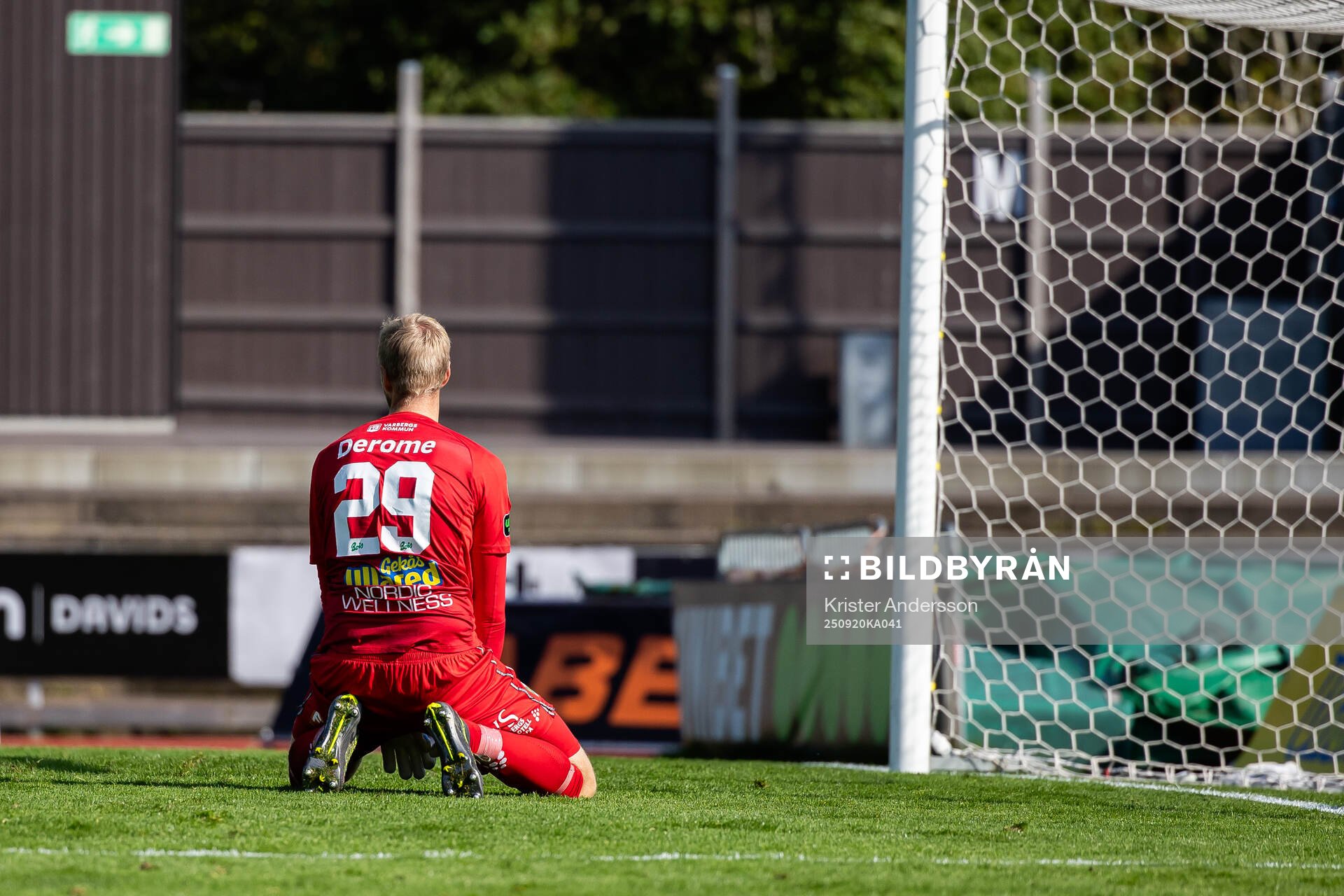 Varbergs målvakt Fredrik Andersson deppar