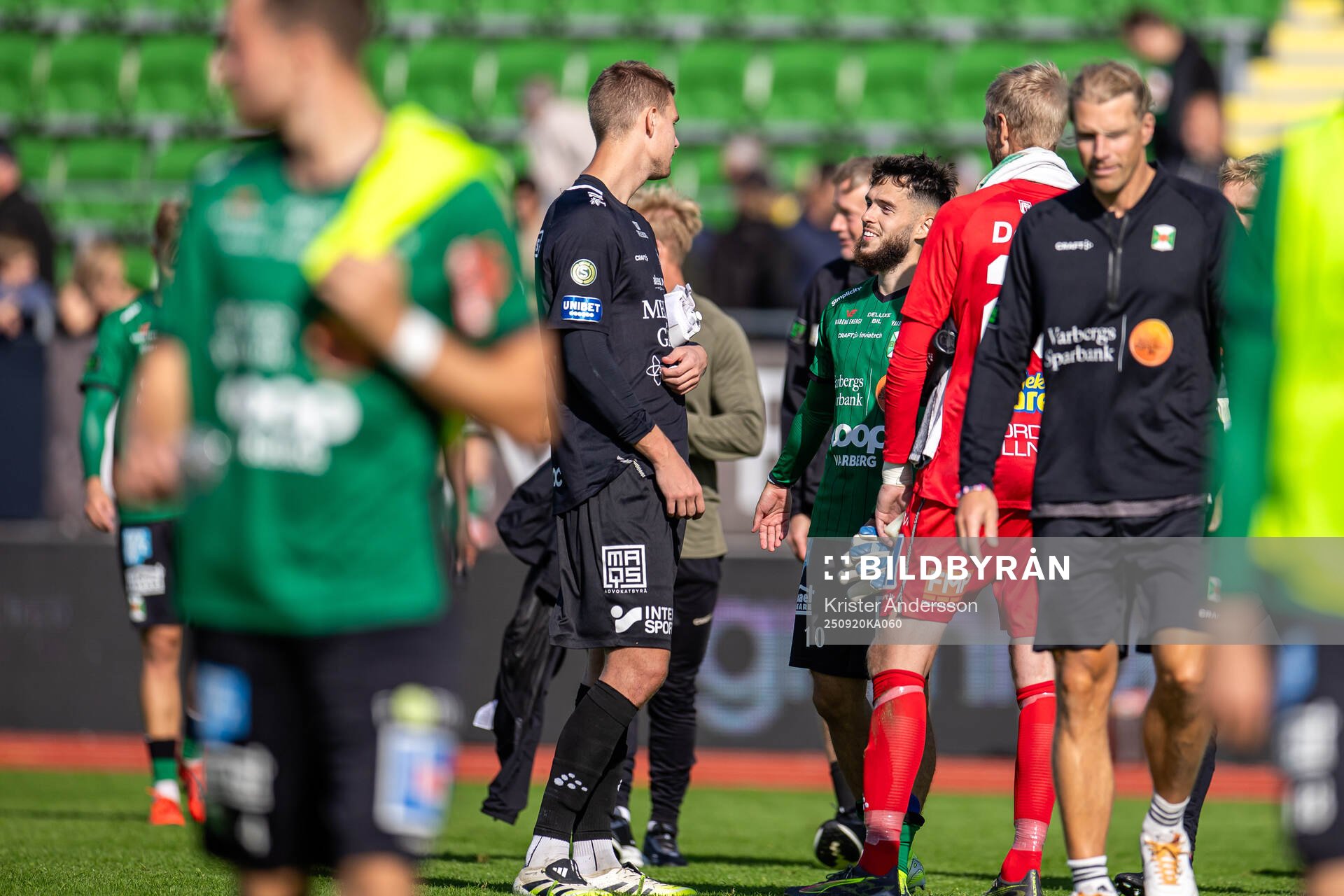 Varbergs Laorent Shabani och Trelleborgs målvakt Mathias