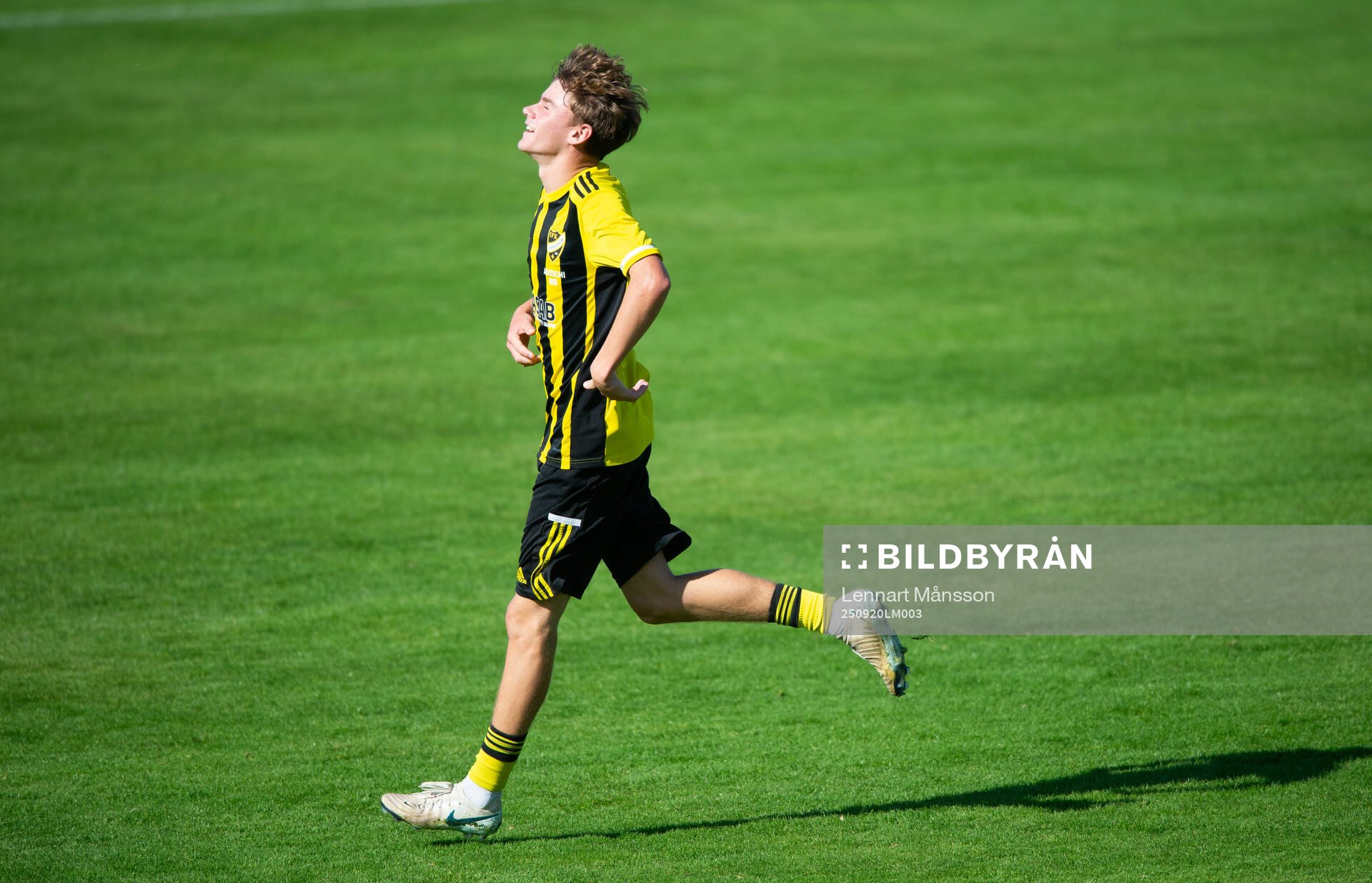 IFK Hässleholms Neo Jakobsson jublar