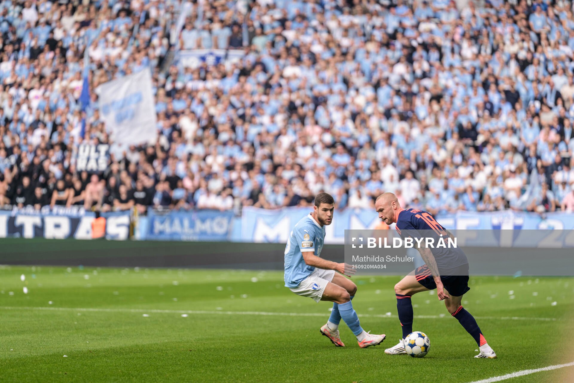 Malmö FFs Gabriel Busanello och Djurgårdens Tokmac Nguen