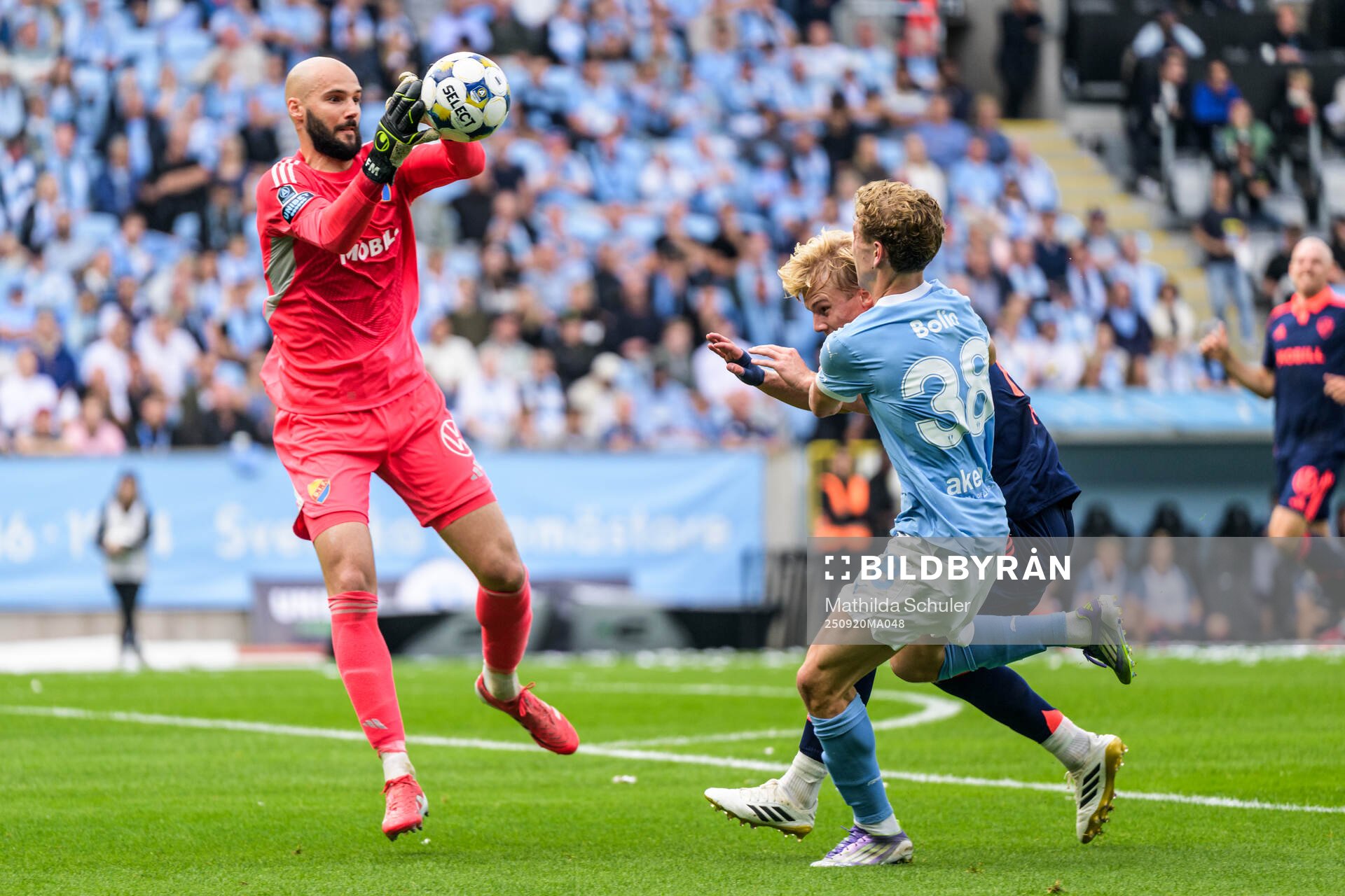 Djurgårdens Filip Manojlovic och Theo Bergvall och Malmö