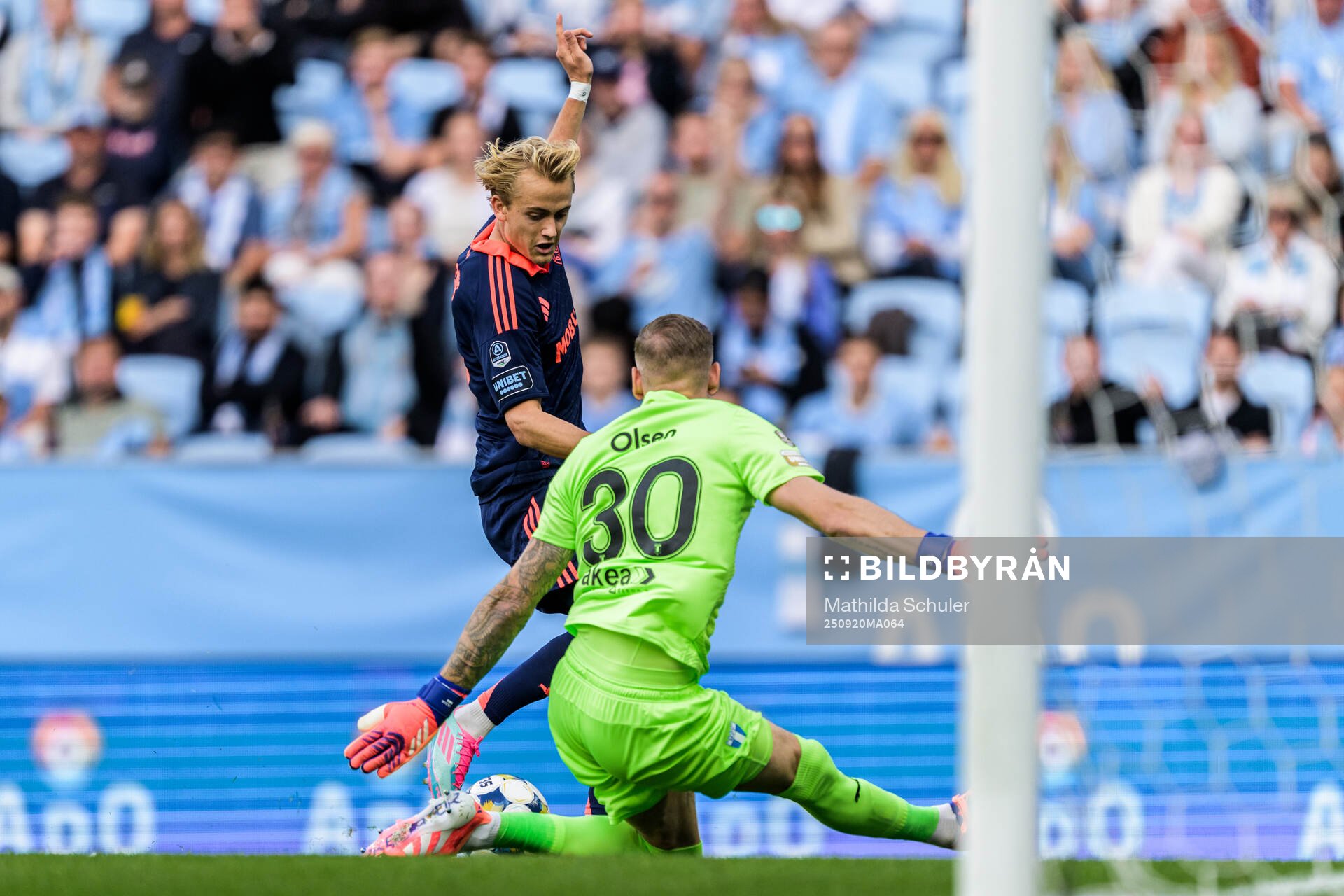 Djurgårdens Oskar Fallenius och Malmö FFs Robin Olsen