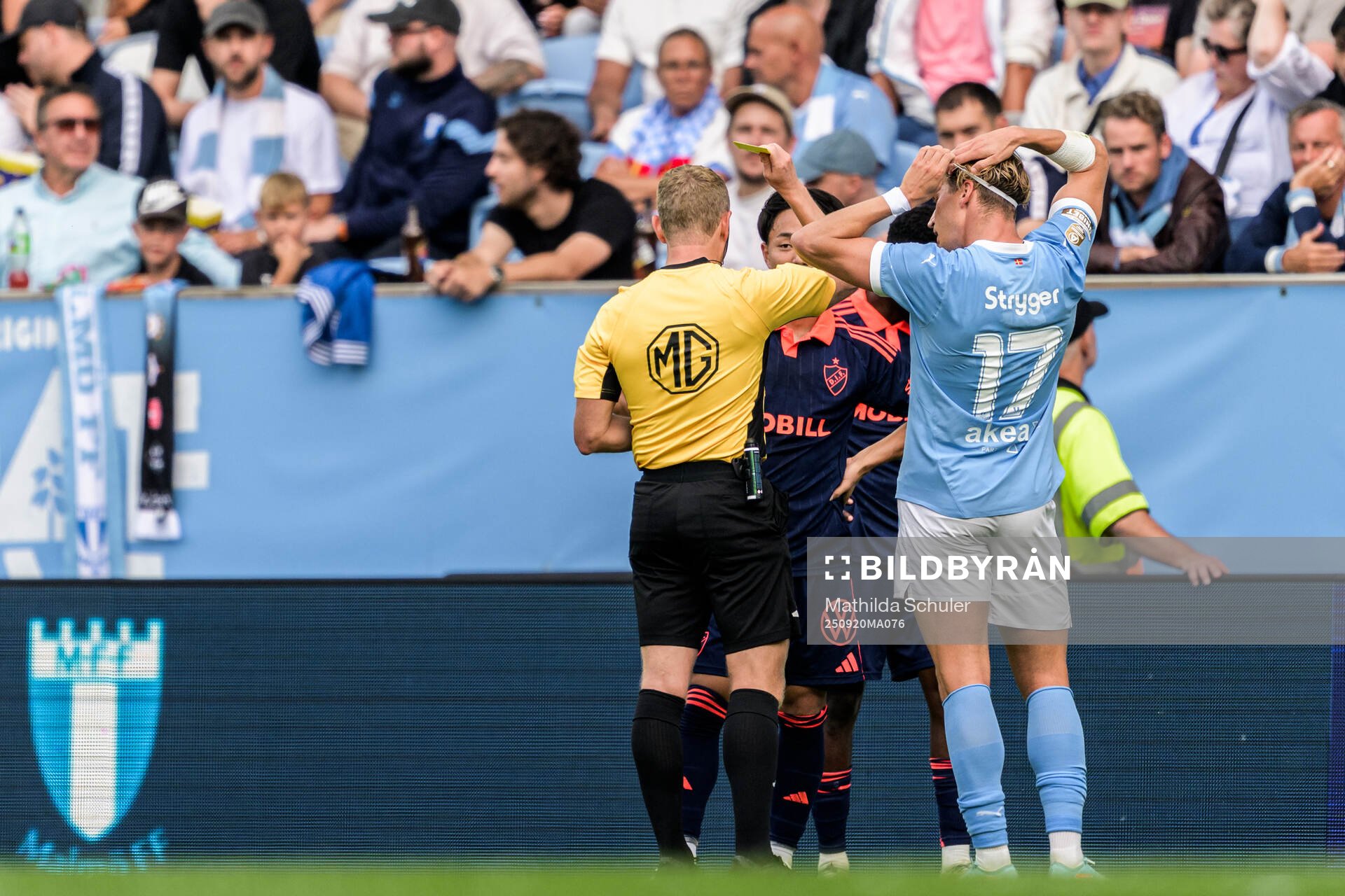 Djurgårdens Keita Kosugi och Malmö FFs Jens Stryger Larsen