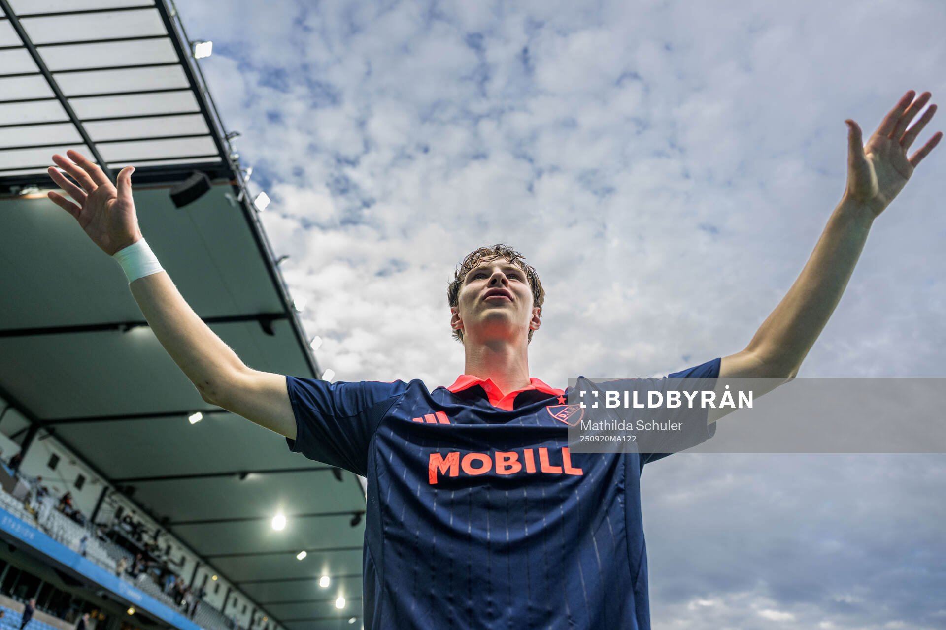 Djurgårdens August Priske Flyger jublar