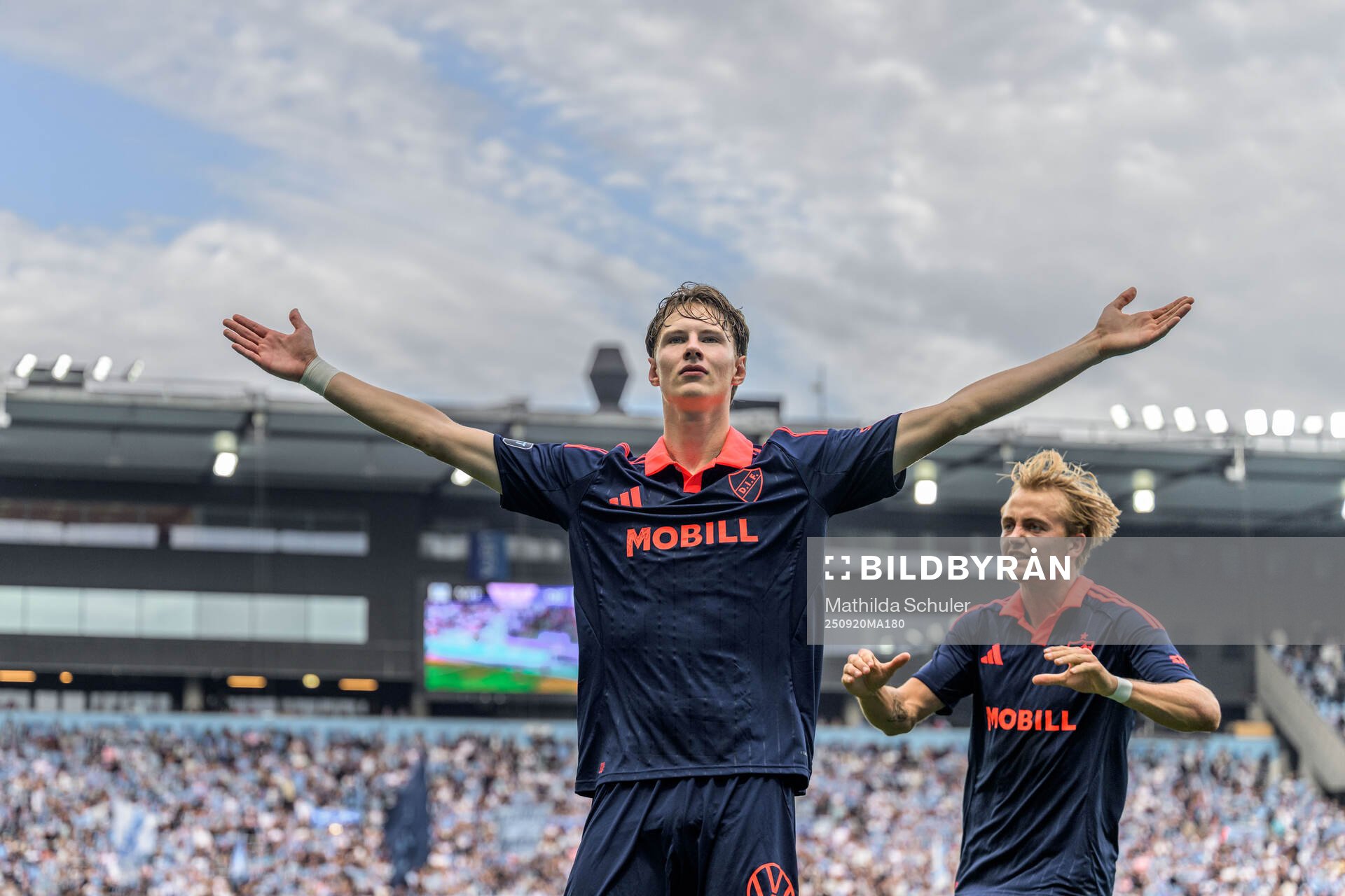 Djurgårdens August Priske Flyger jublar