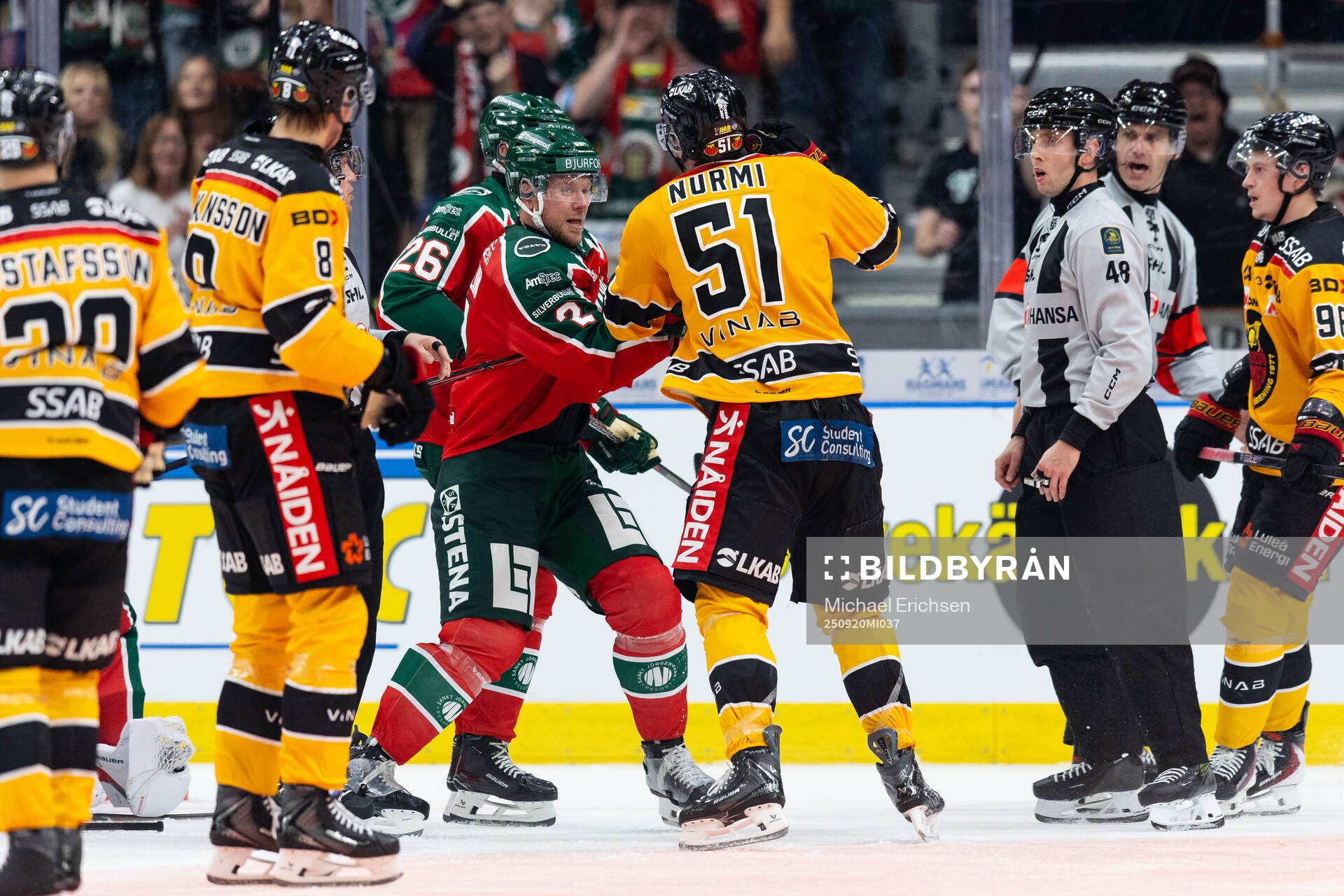 Frölundas Christian Folin och Luleås Markus Nurmi i fight