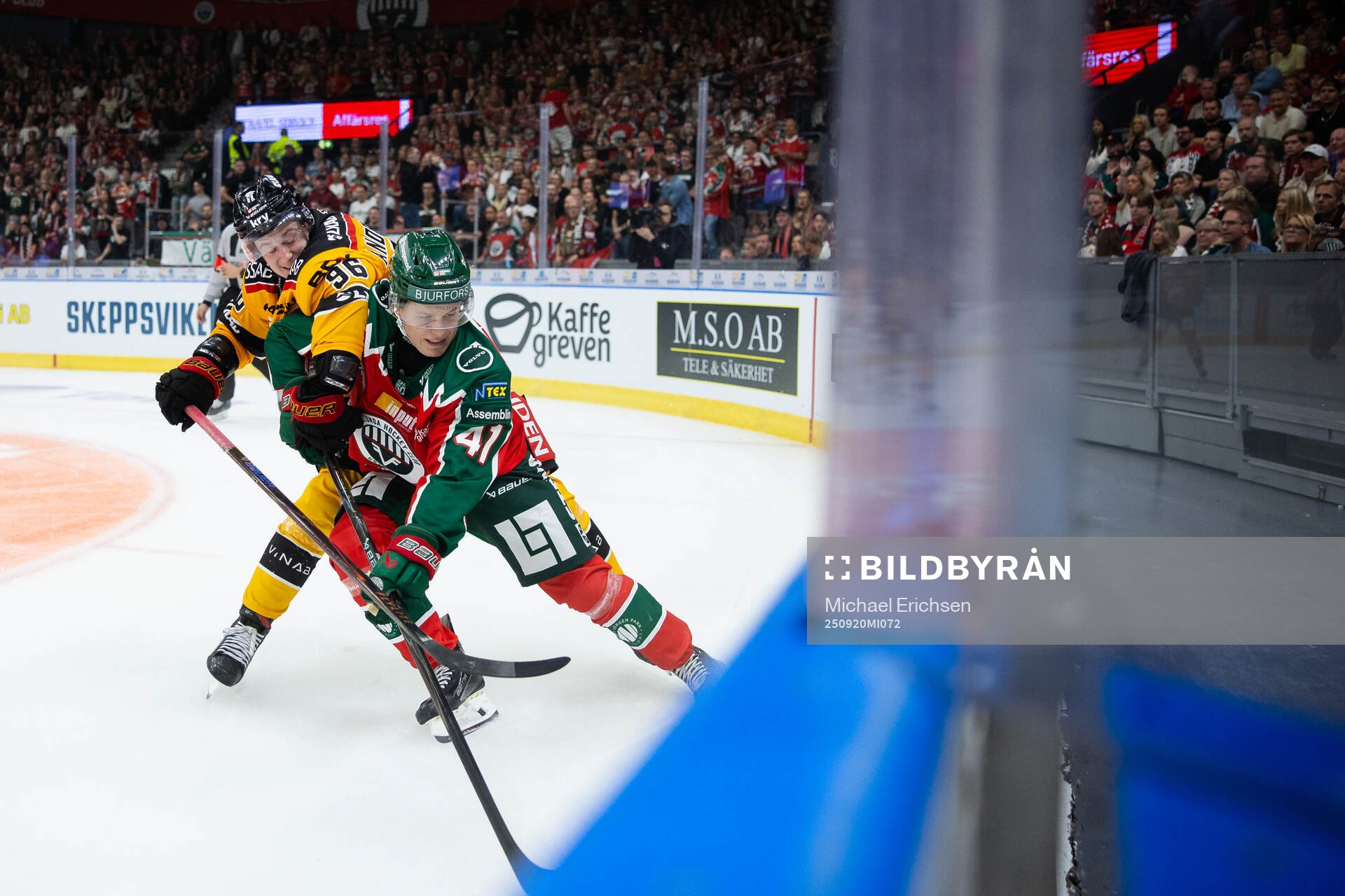 Luleås Pontus Andreasson och Frölundas Ivar Stenberg