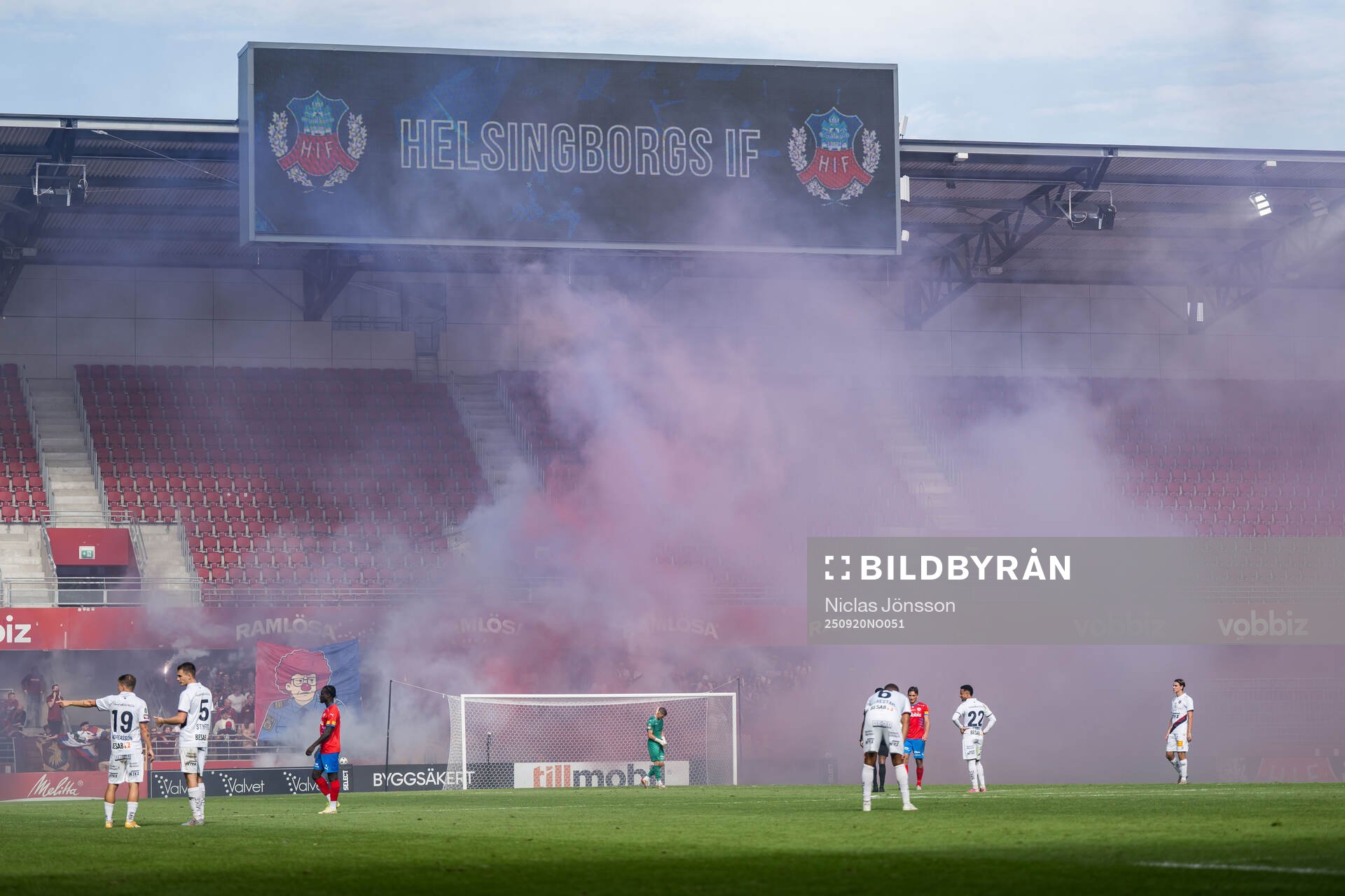 Matchen avbryts pga av rök