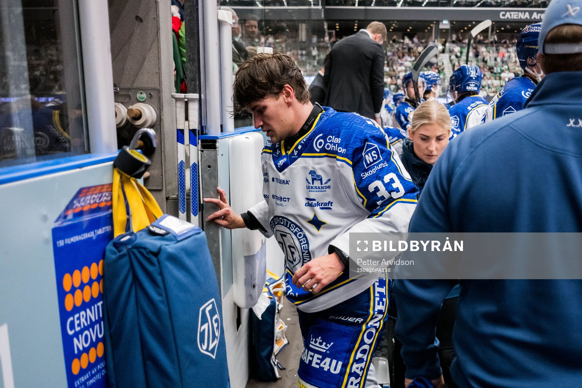 Leksands Olle Strandell lämnar isen