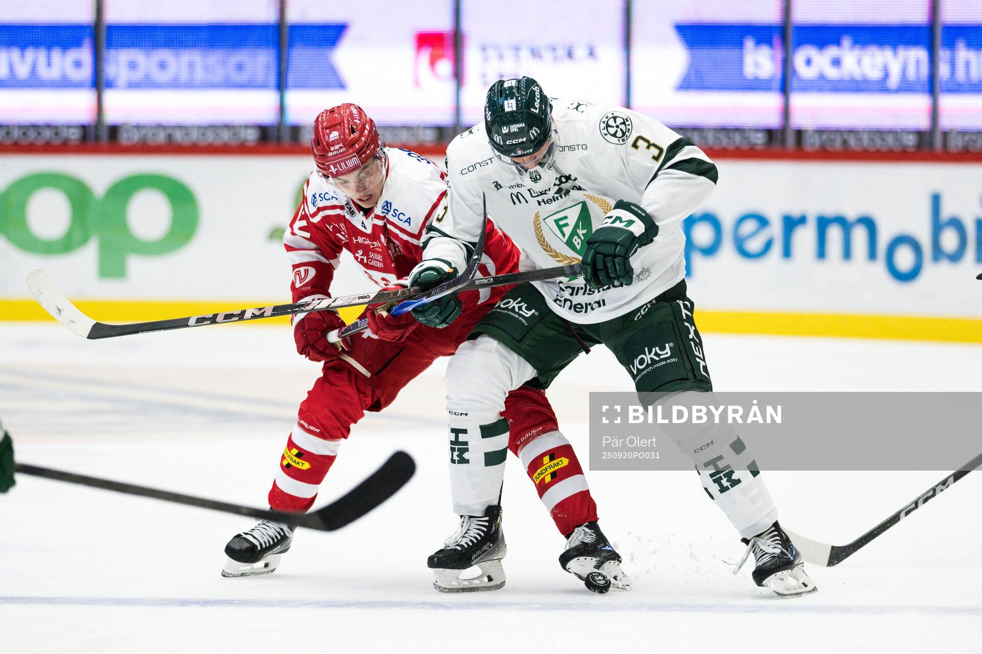 Timrås Linus Eriksson och Färjestads Ronald Knot