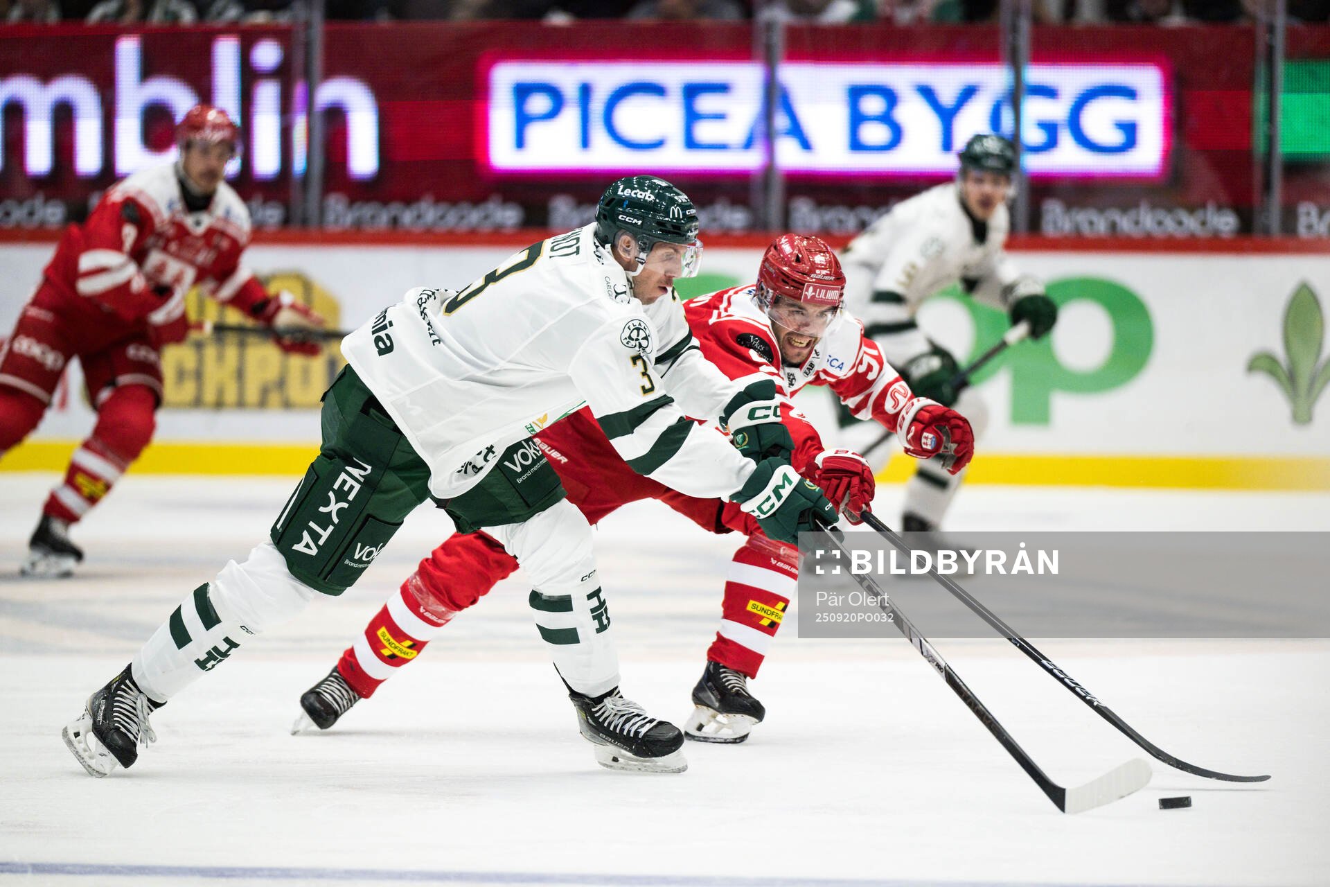 Färjestads Ronald Knot och Timrås Magnus Pääjärvi