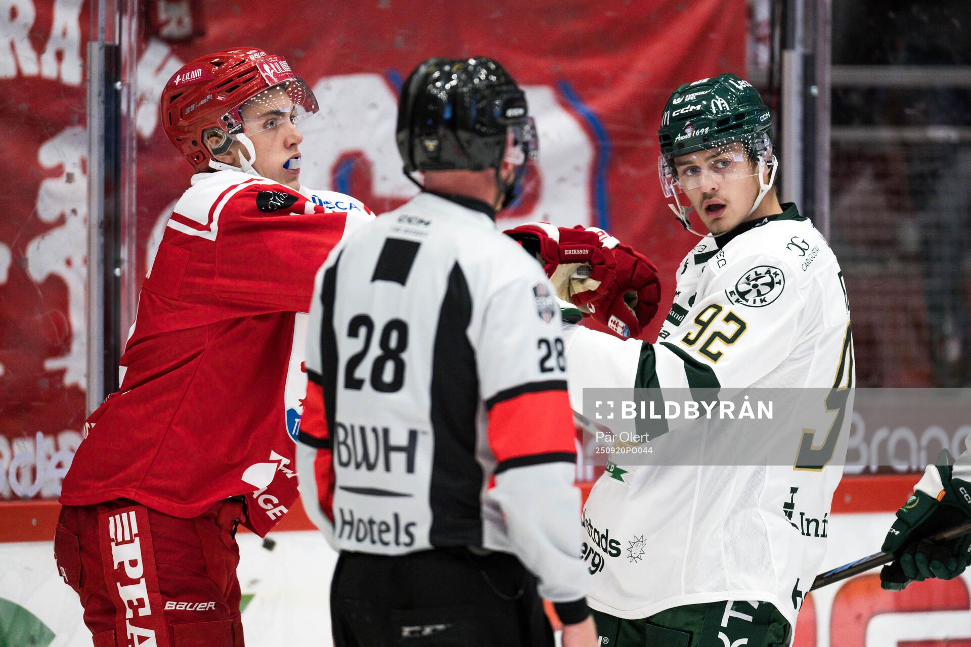 Timrås Linus Eriksson och Färjestads Lucas Forsell