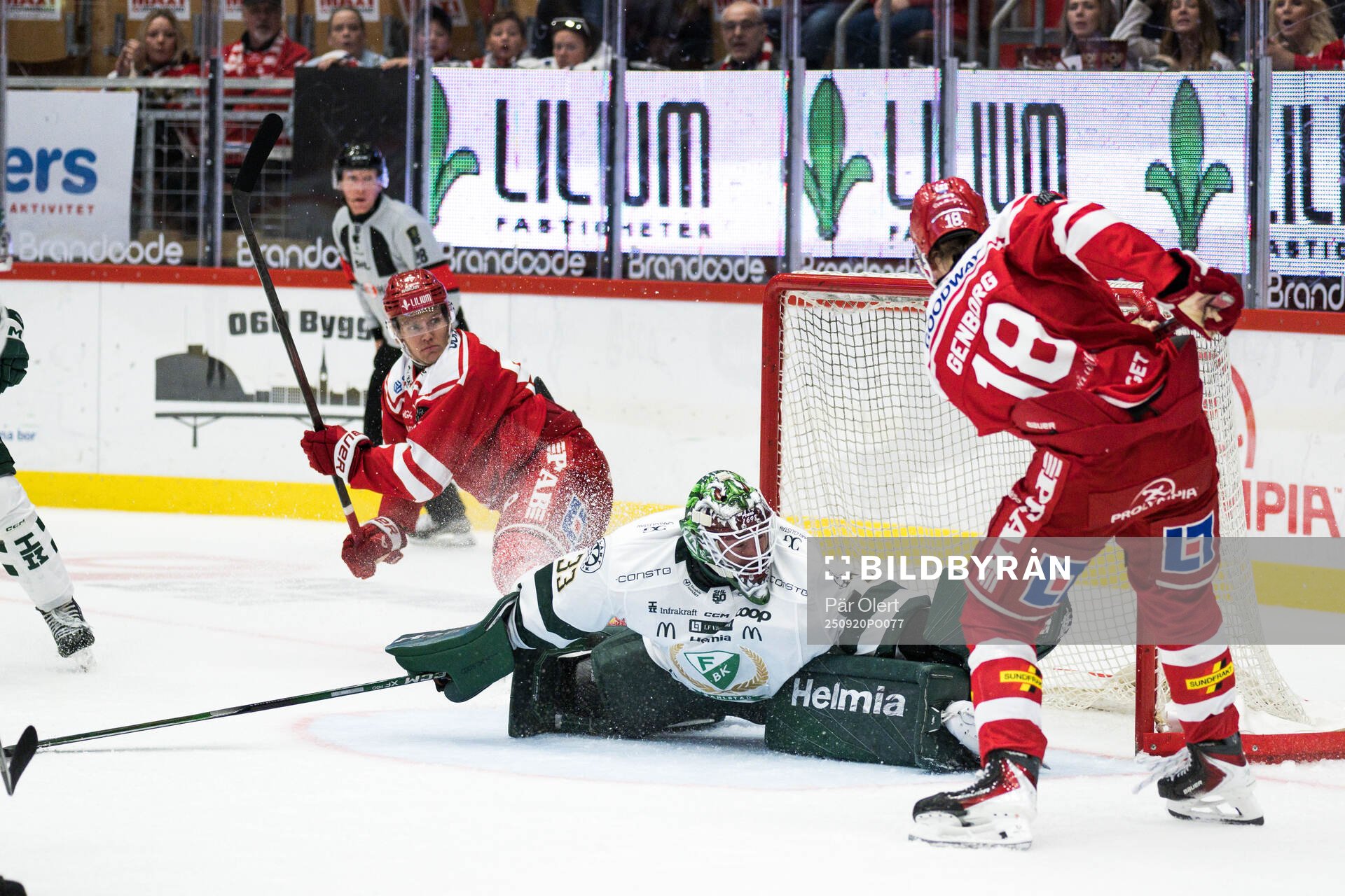 Färjestads målvakt Emil Larmi och Timrås Eddie Genborg