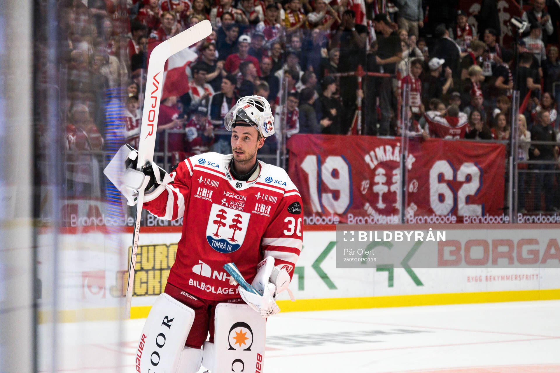 Timrås målvakt Jacob Johansson jublar