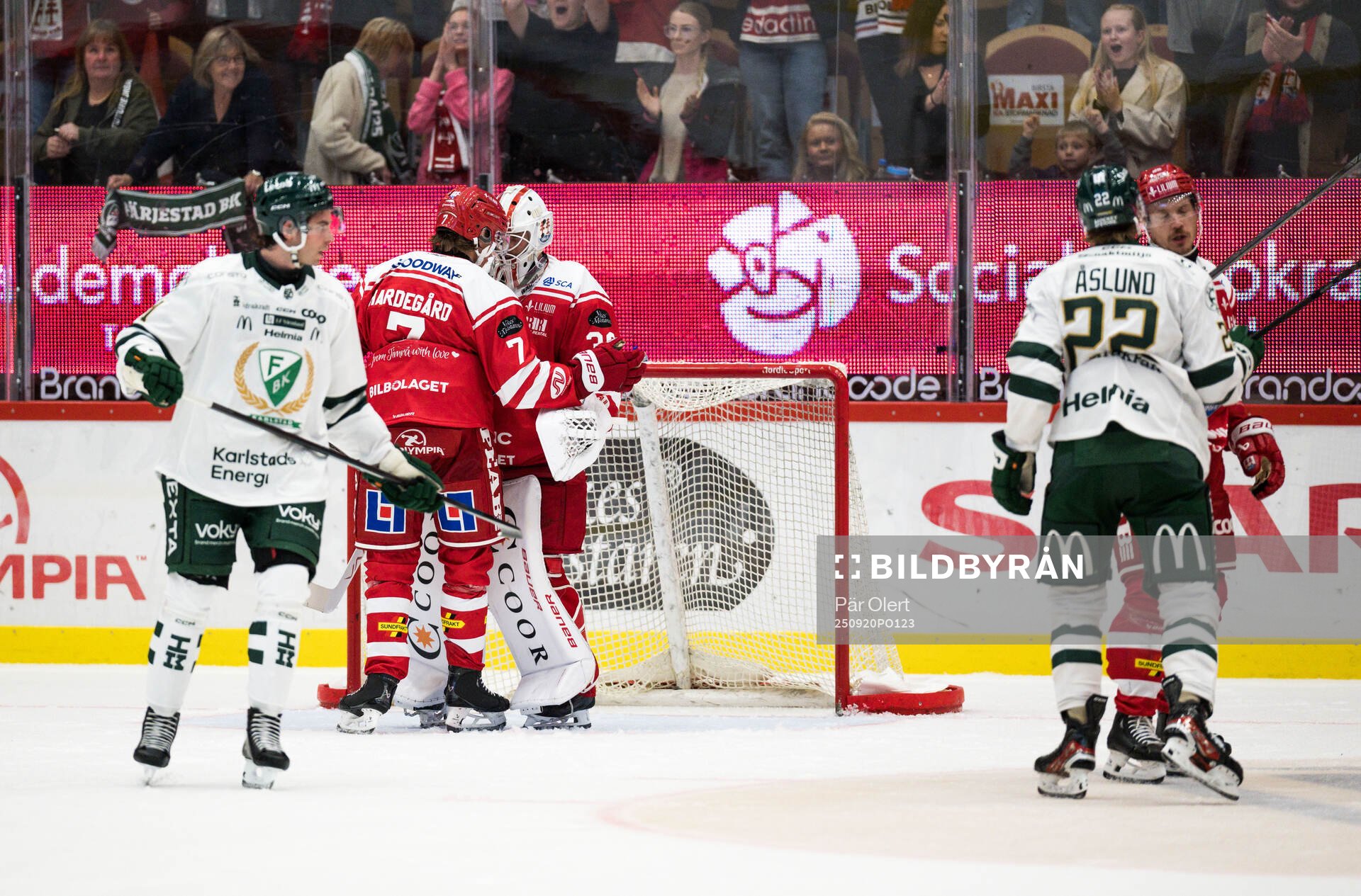 Timrås målvakt Jacob Johansson och Marcus Hardegård