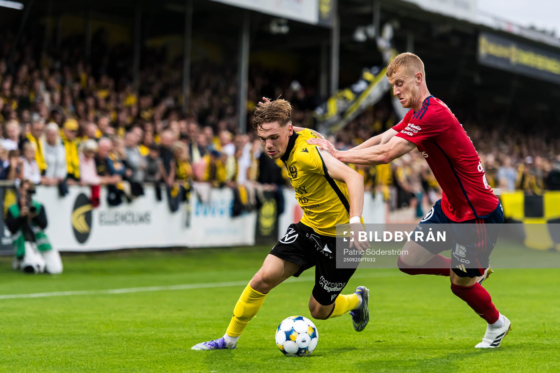 Mjällbys Jeppe Kjaer och Östers Daniel Ask