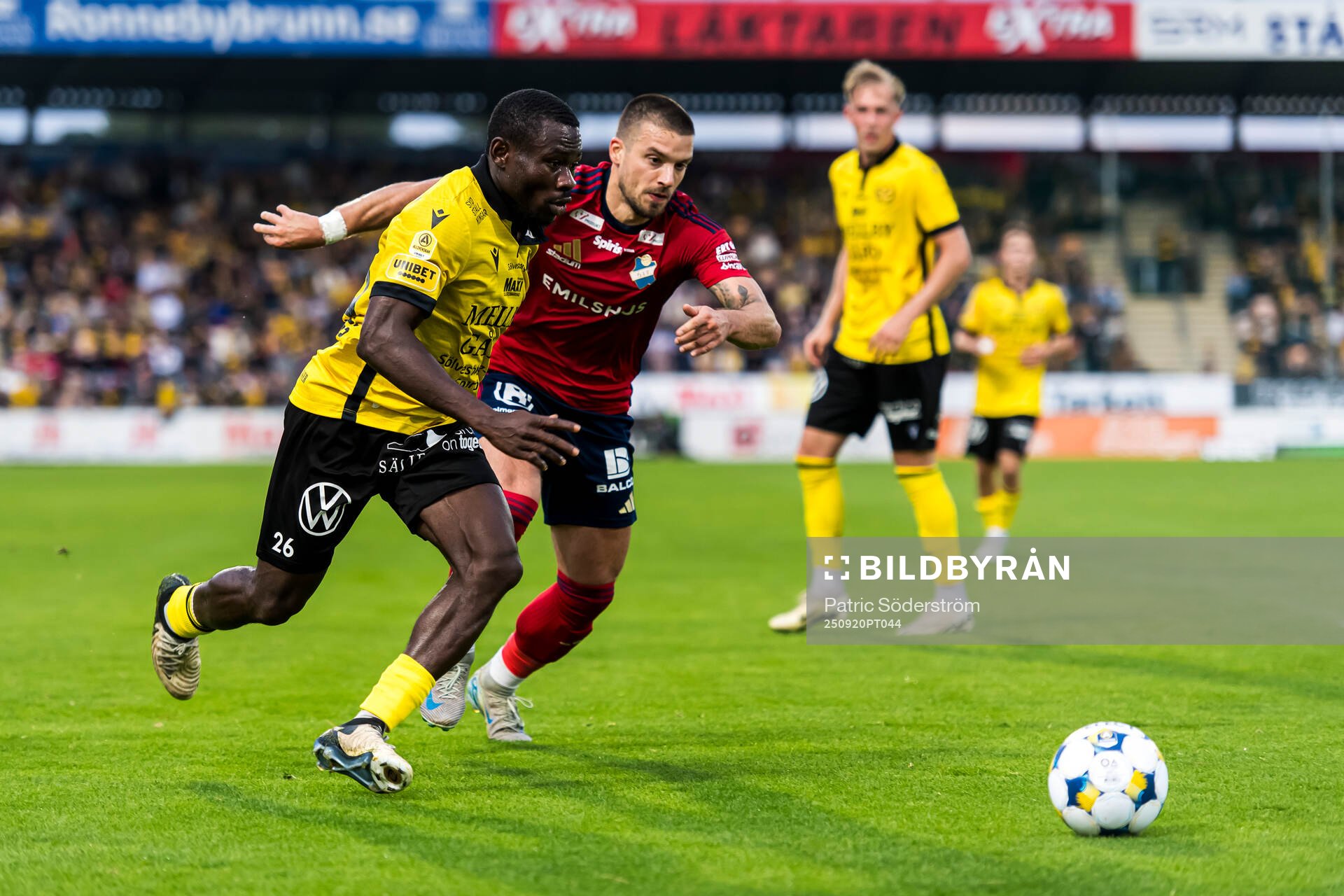 Mjällbys Uba Charles Nwokoma och Östers Vladimir Rodic