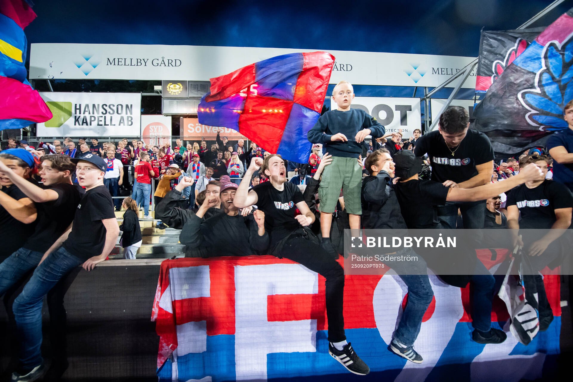 Östers IFs supportrar jublar