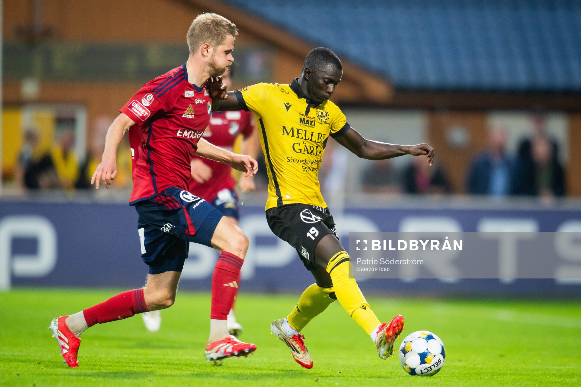Östers IFs Magnus Christensen och Mjällby AIFs Abdoulie