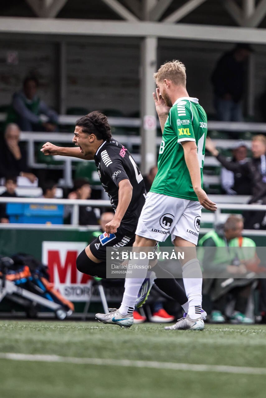 Örebros Hasan Dana jublar och Brages Malte Persson deppar