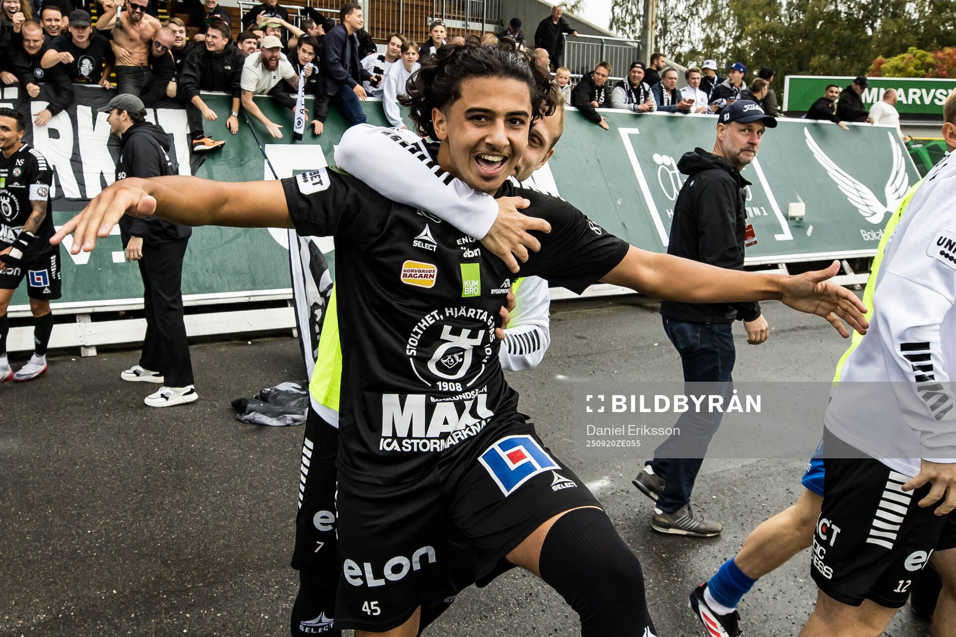 Örebros Hasan Dana jublar