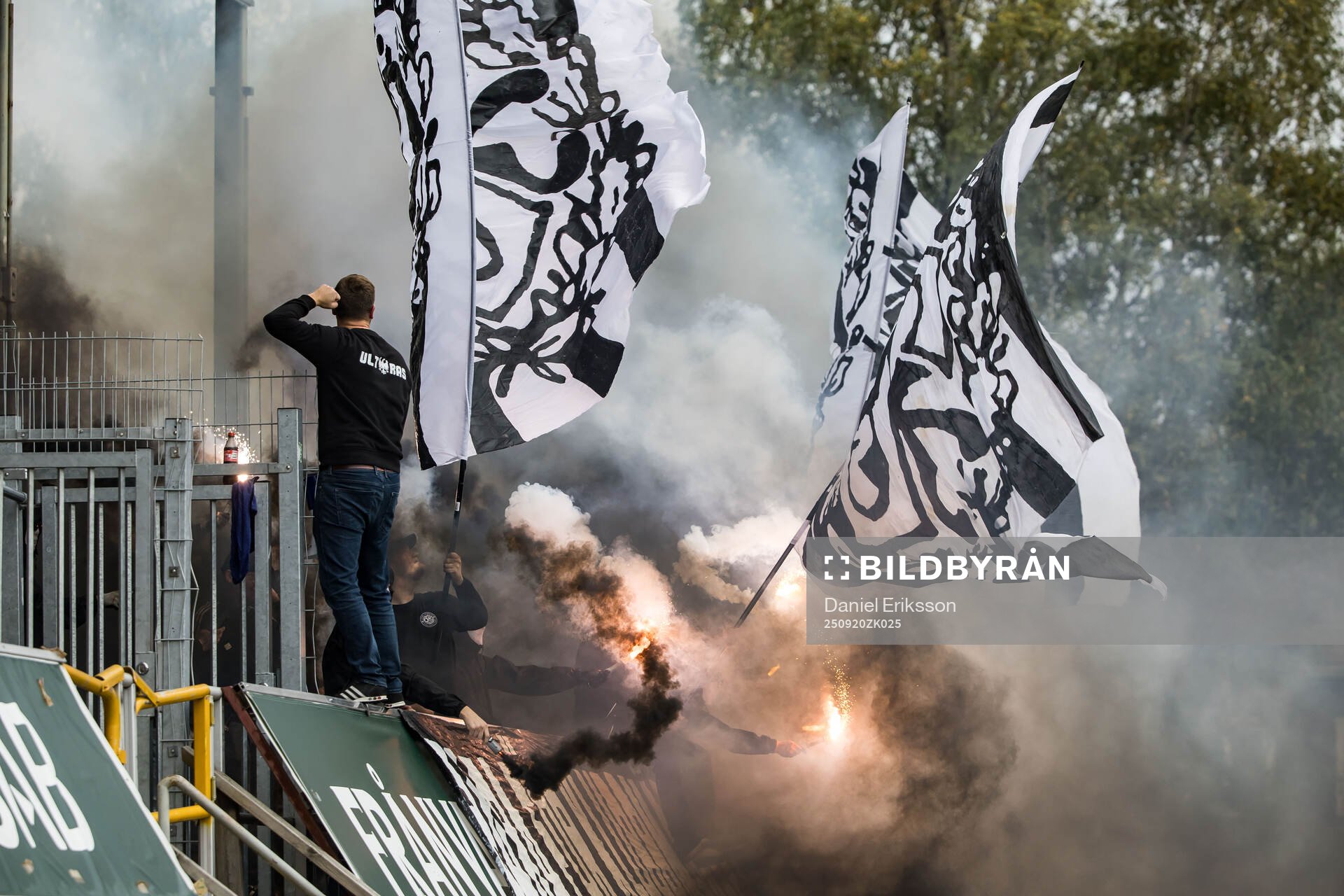 Örebro supportrarna på läktaren