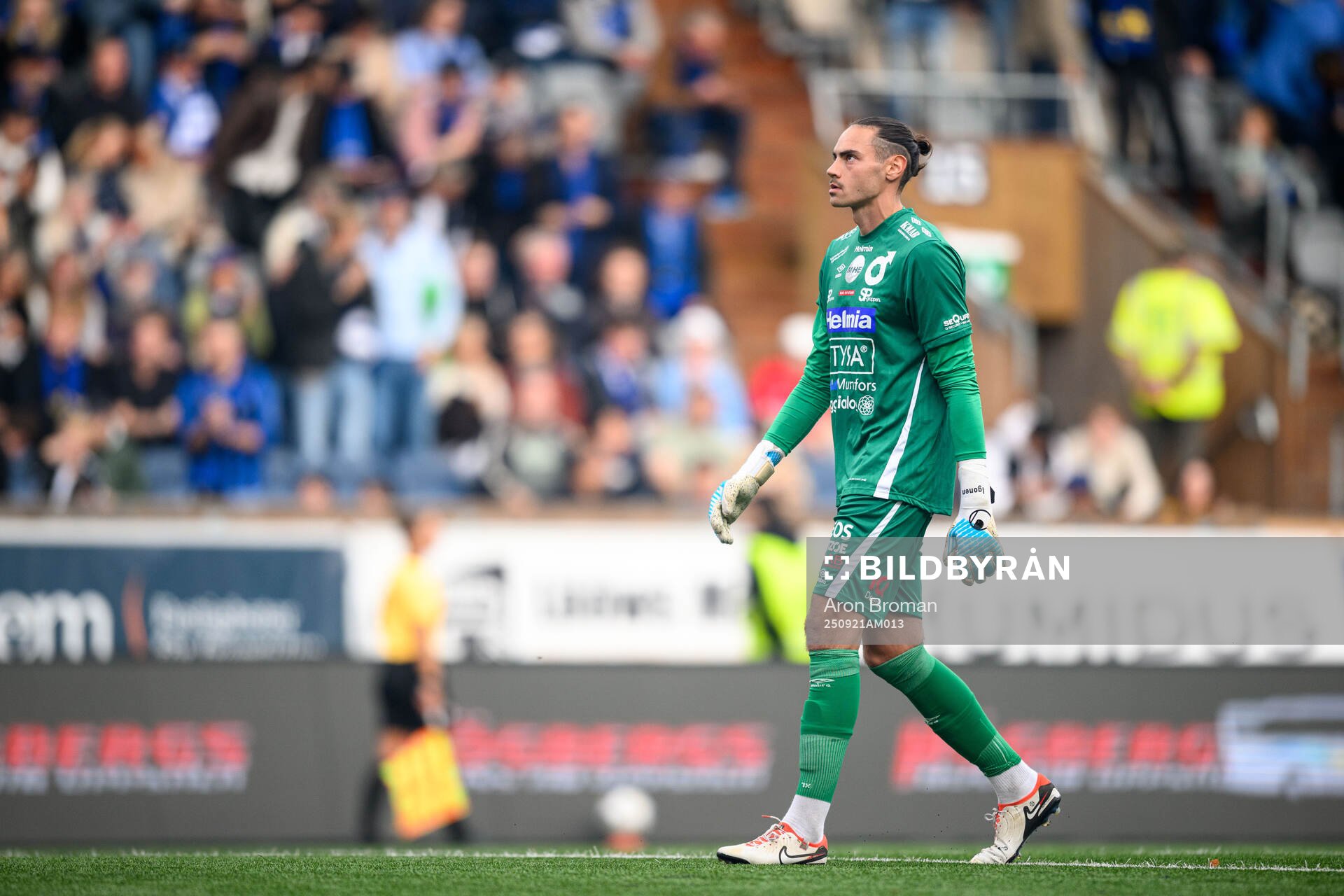 Degerfors målvakt Matvei Igonen deppar
