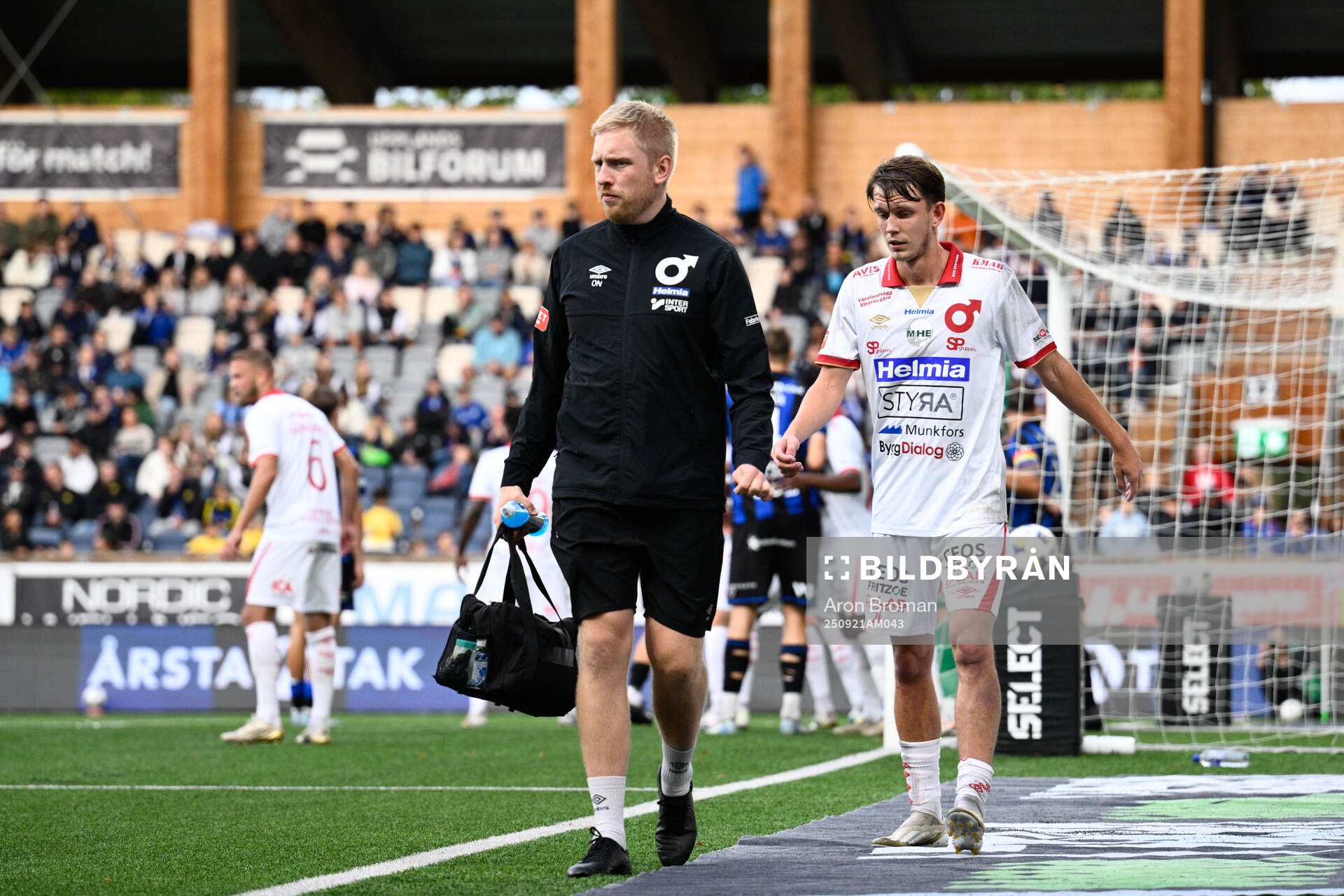 Degerfors Kazper Karlsson utgår skadad