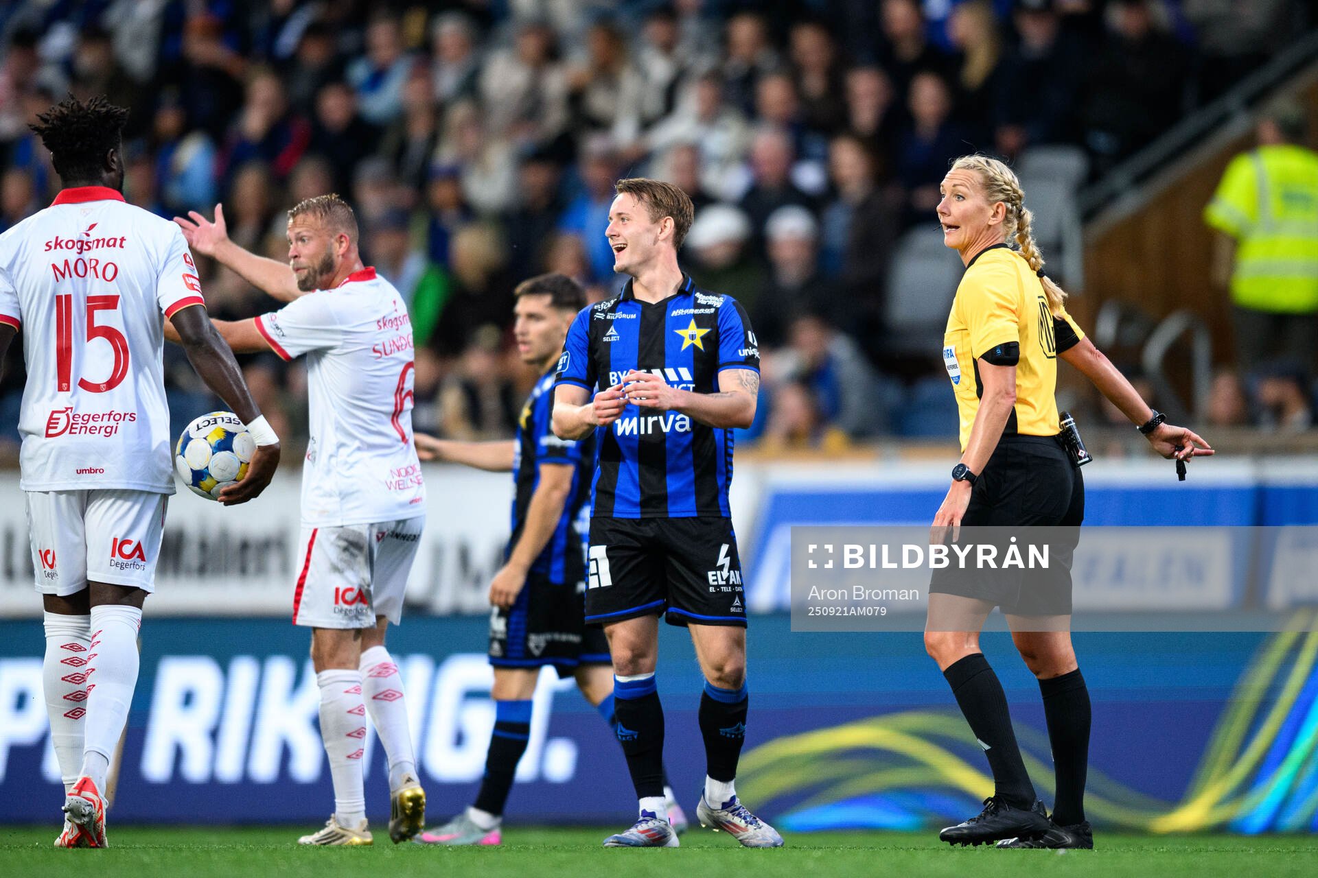 Sirius Noel Milleskog och domare Tess Olofsson