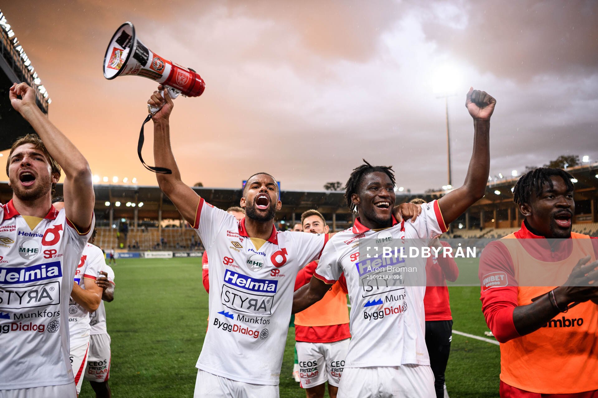 Degerfors Leon Hien och Philippe Ndinga Ossiabadjouo jublar