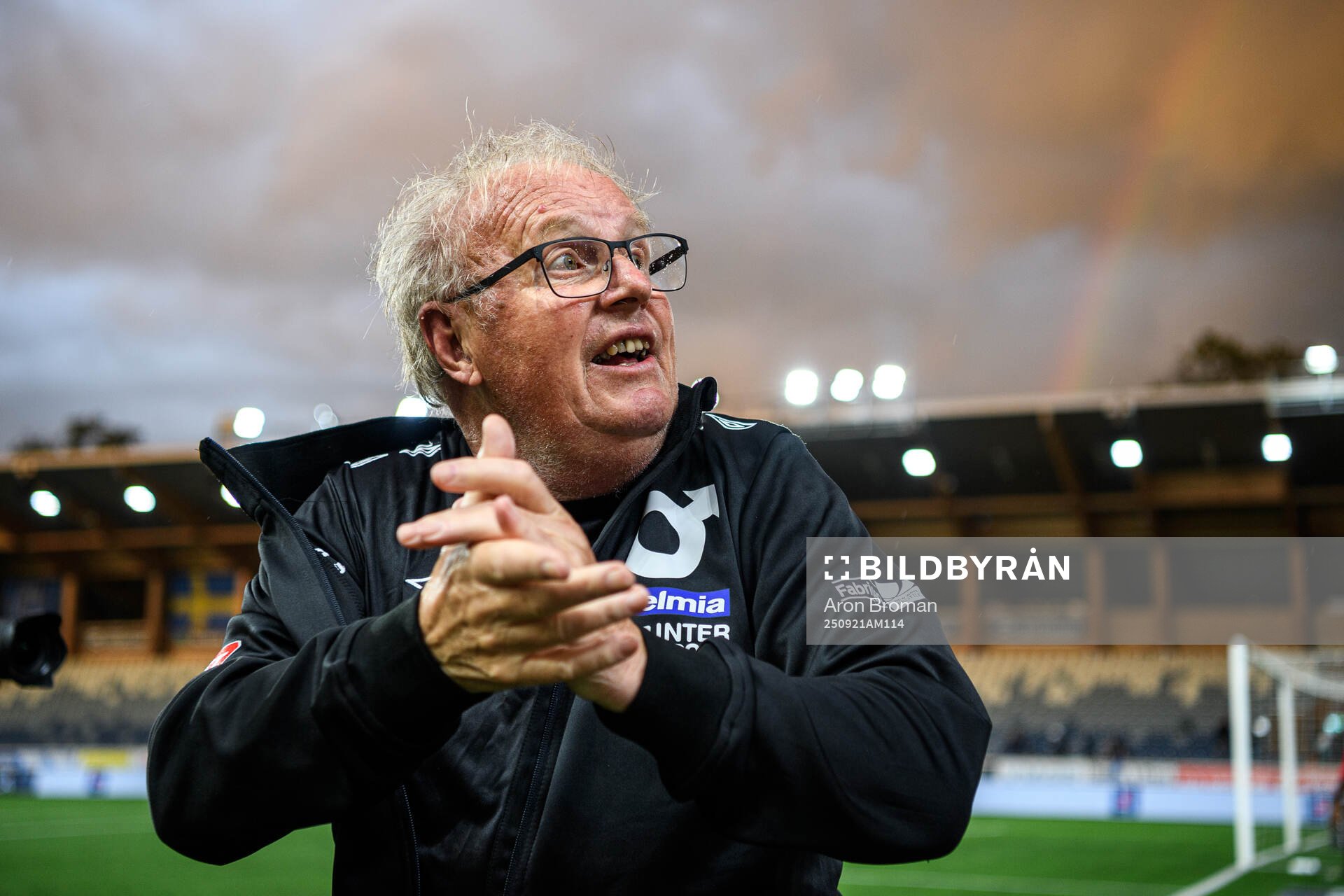 Degerfors lagledare Stig Stisse Ekman jublar