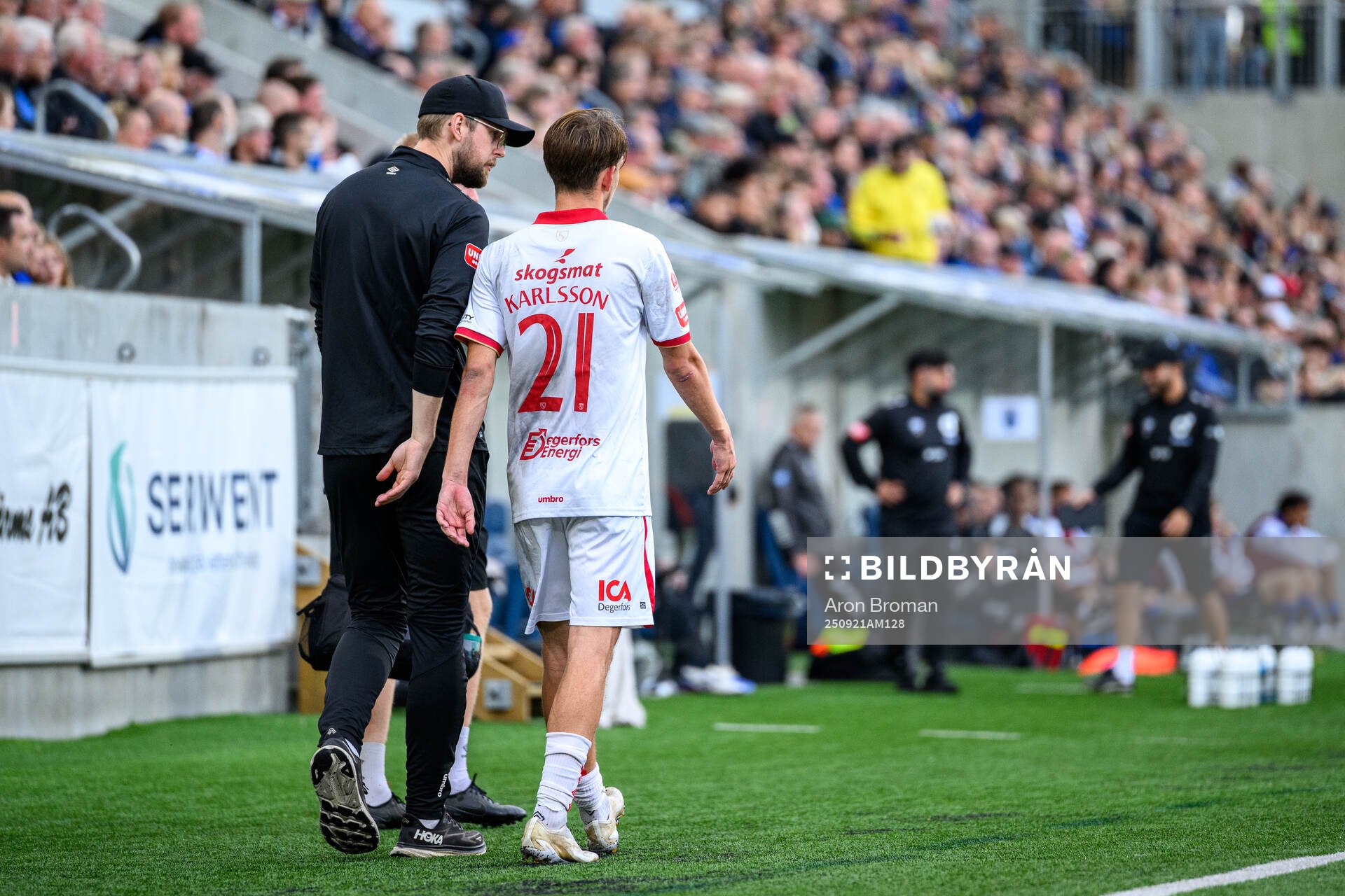 Degerfors Kazper Karlsson utgår skadad