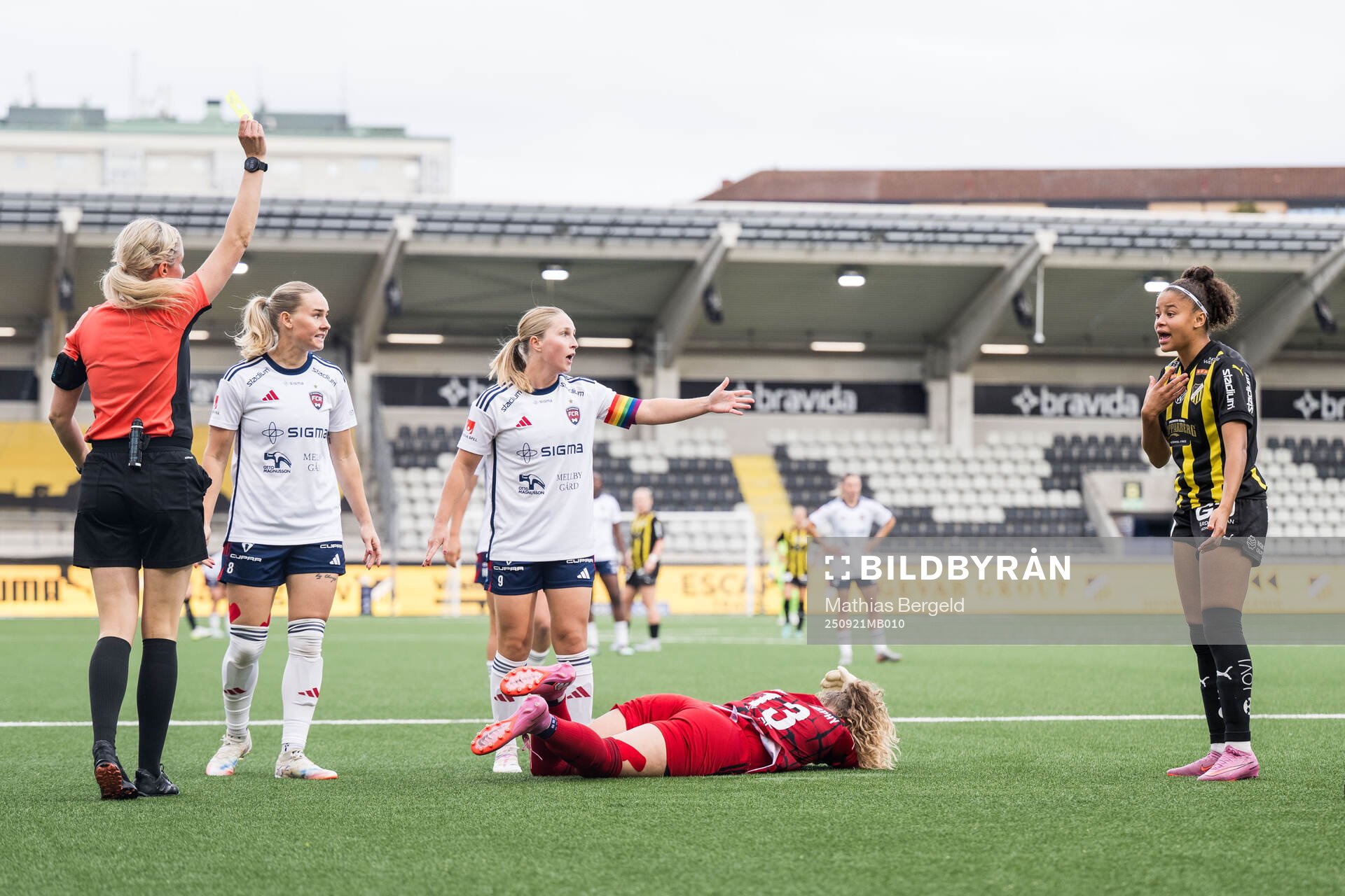 Domare Eva Svärdsudd och Rosengårds Emma Jansson, Hanna