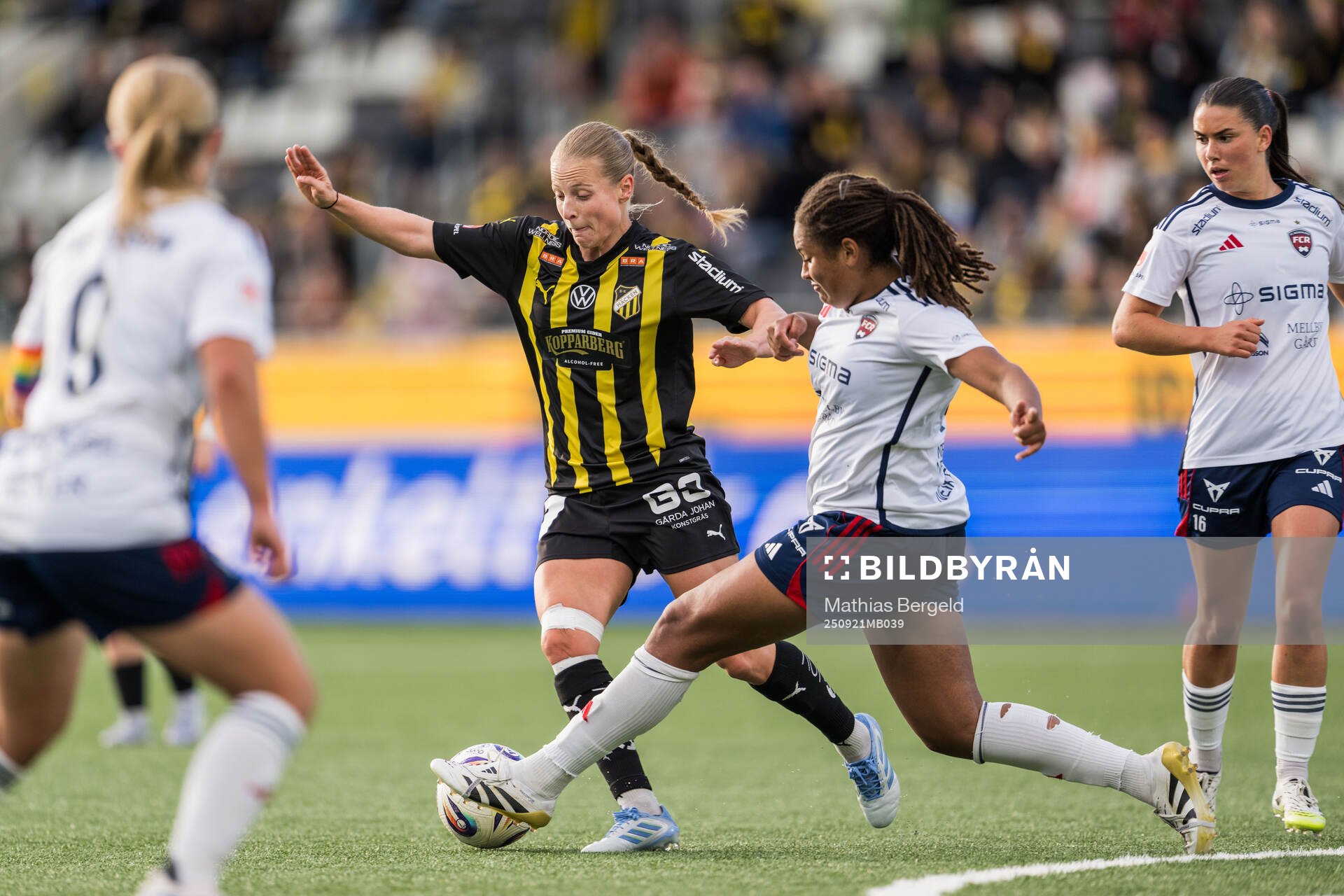 Häckens Anna Anvegård och Rosengårds Jo-Anne Agbor Tataw