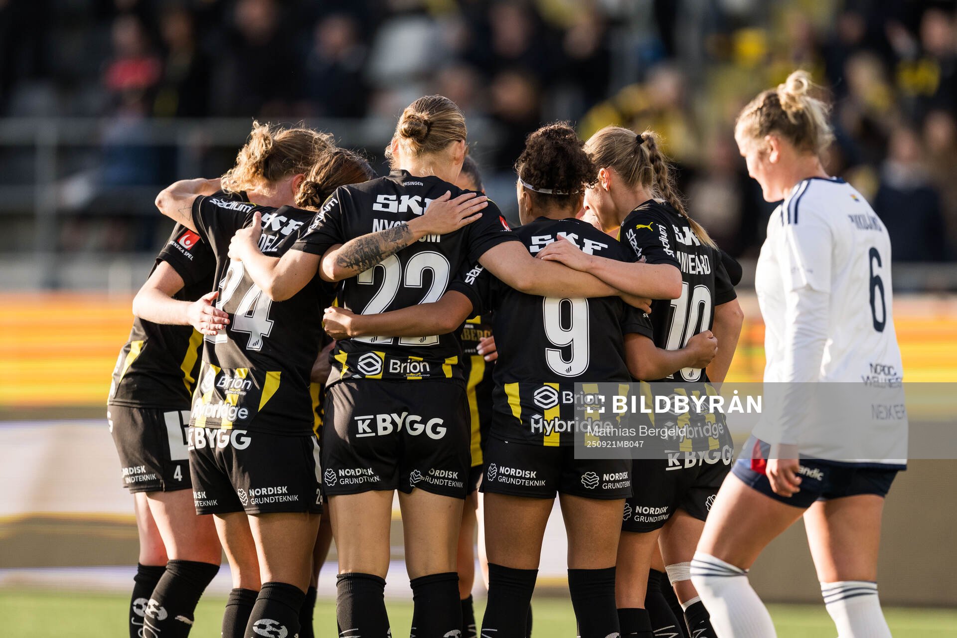 Häckens Matilda Nildén jublar med lagkamrater