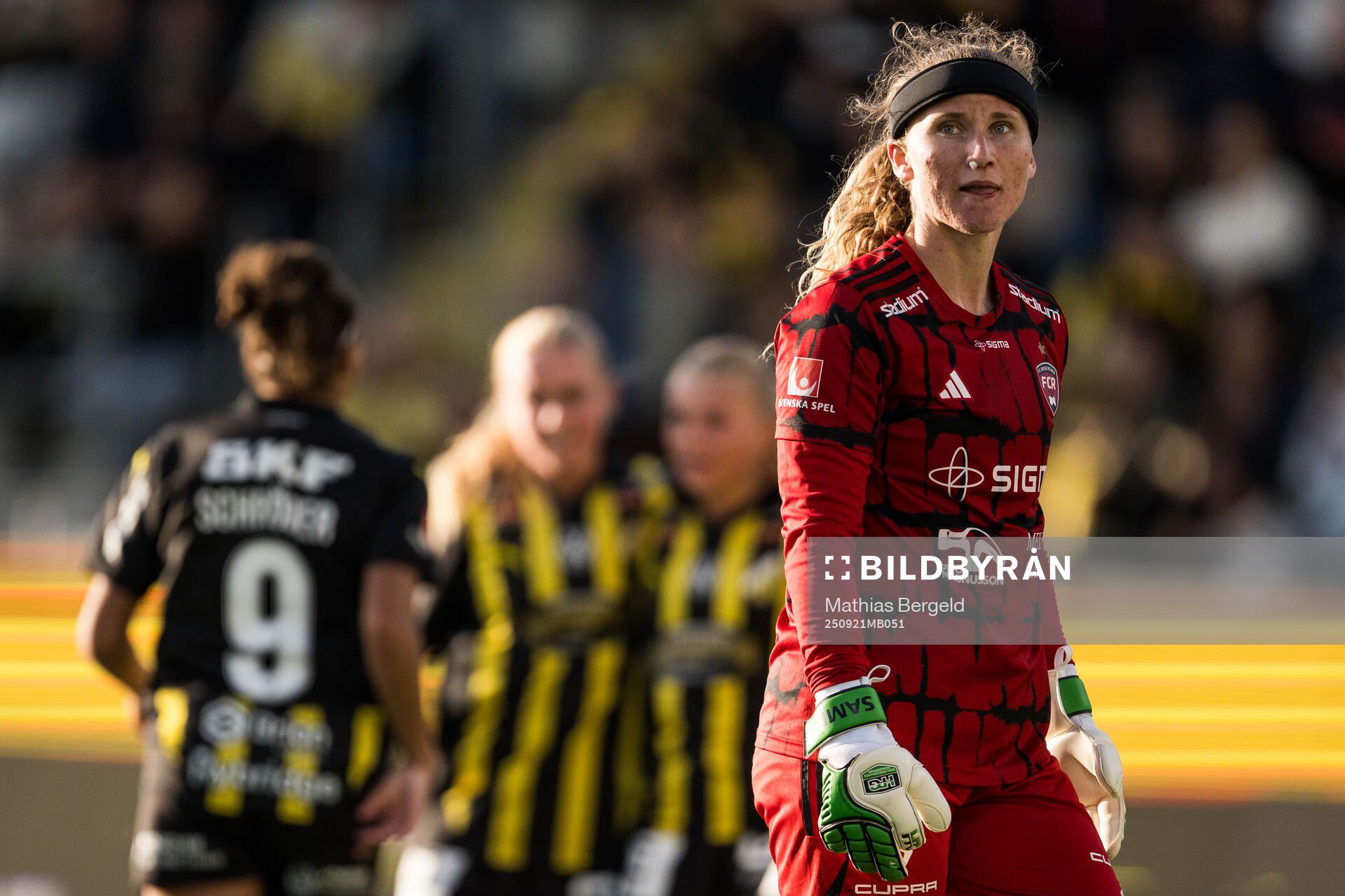 Rosengårds målvakt Samantha Leshnak Murphy deppar