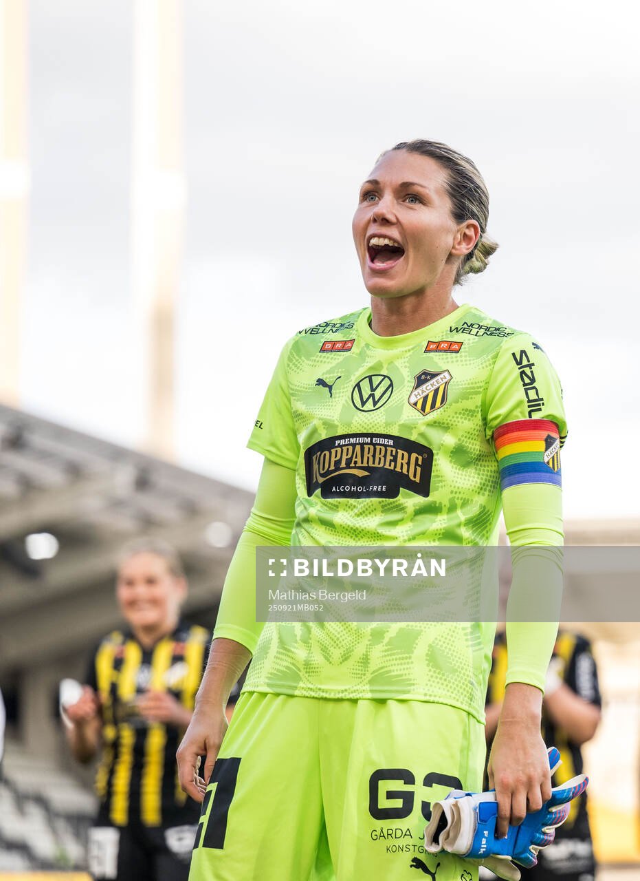 Häckens målvakt Jennifer Falk jublar