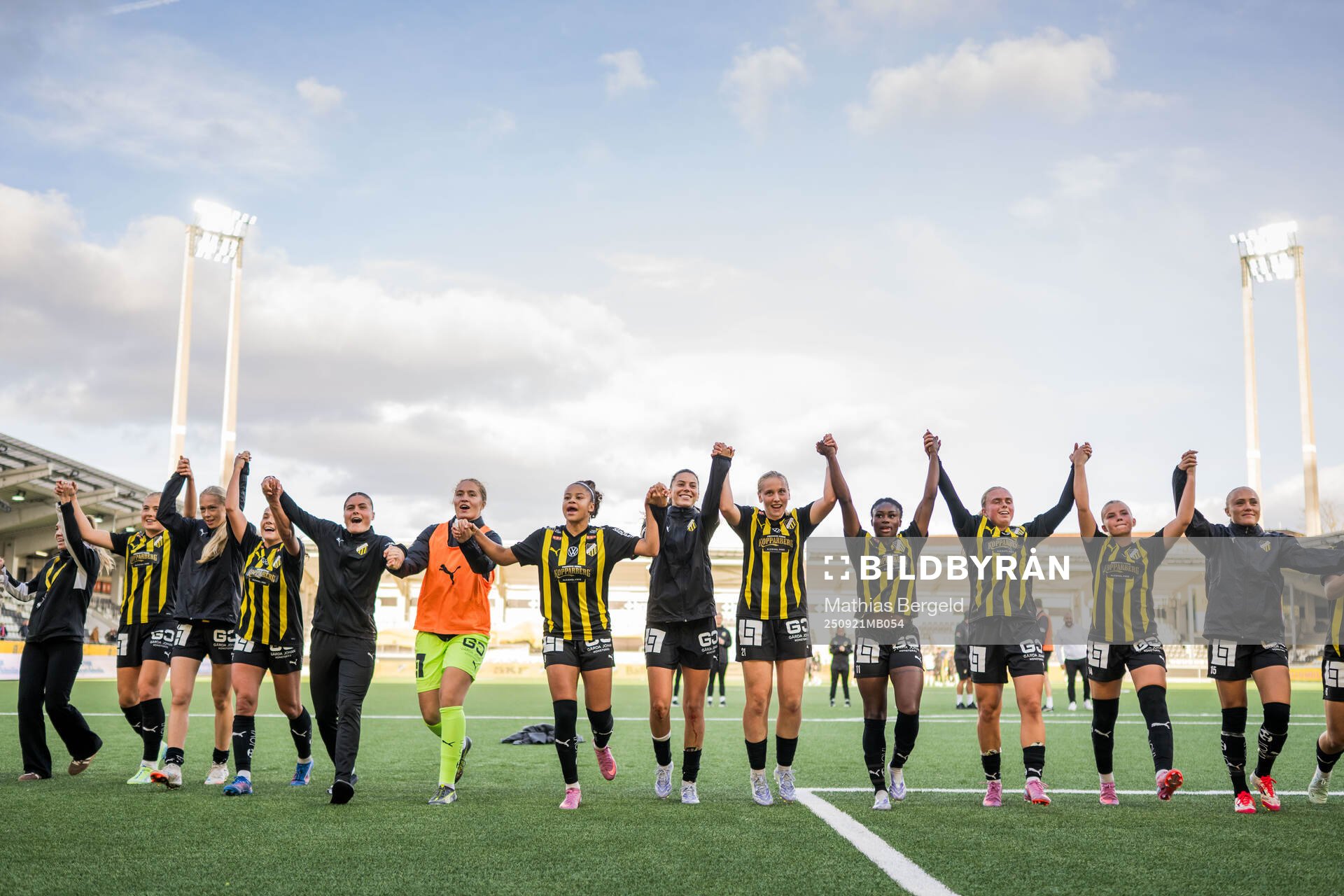 Häckens spelare jublar