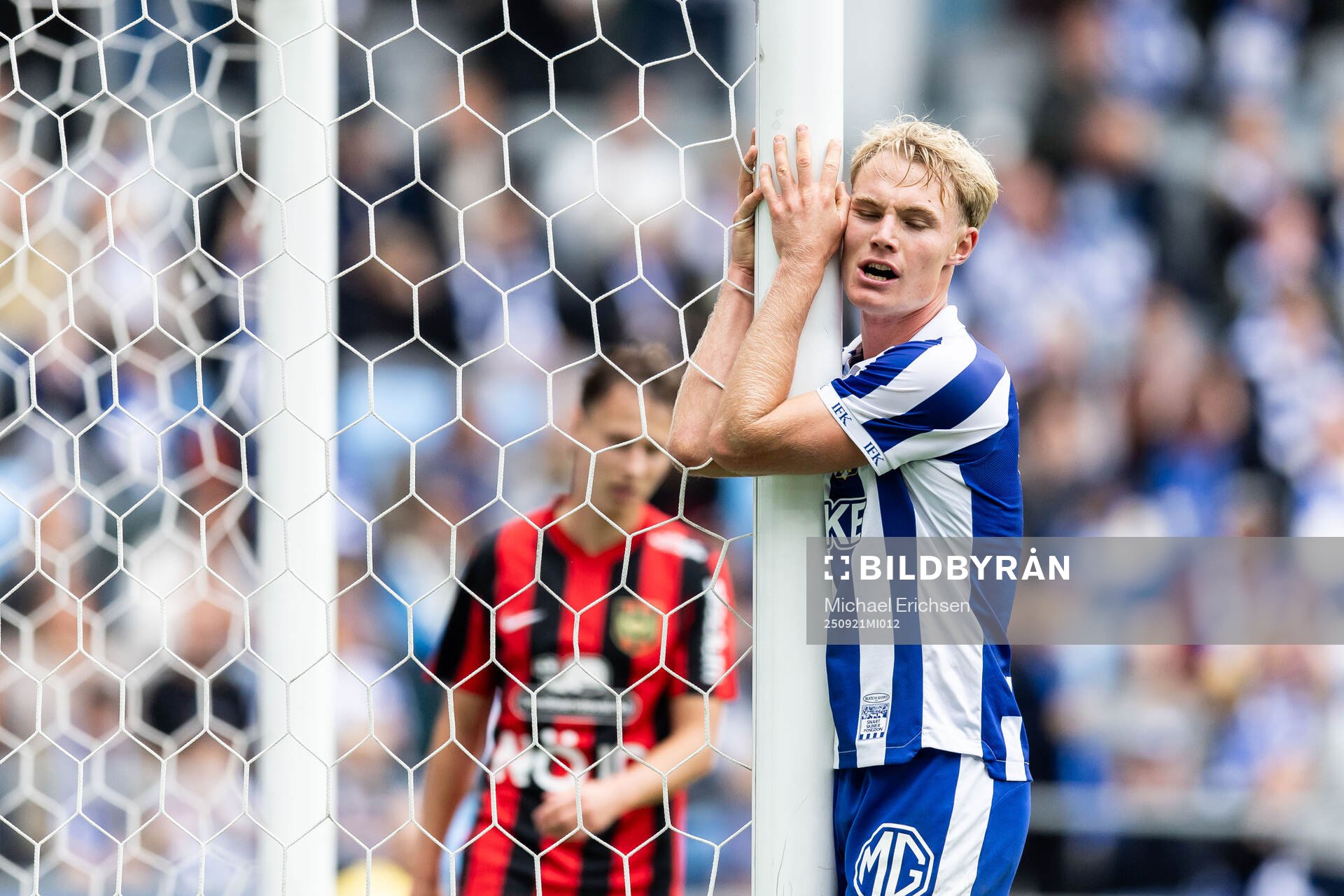 IFK Göteborgs Max Fenger deppar