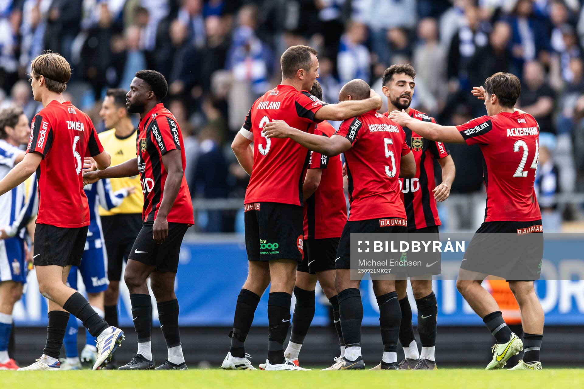 Brommapojkarnas spelare jublar