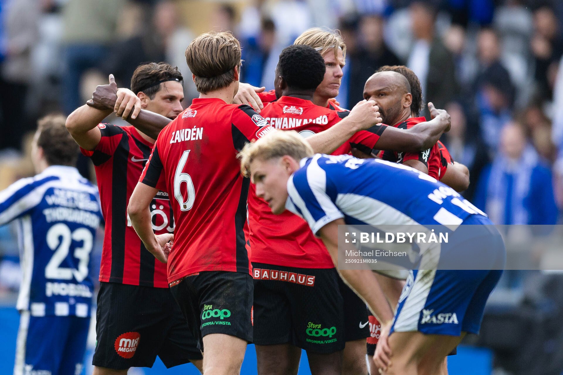 Brommapojkarnas spelare jublar